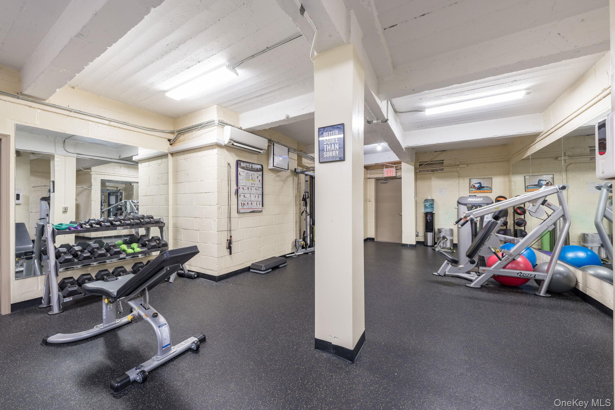 #20 photo, 84-01 Main Street, קווינס Briarwood , NY 11435