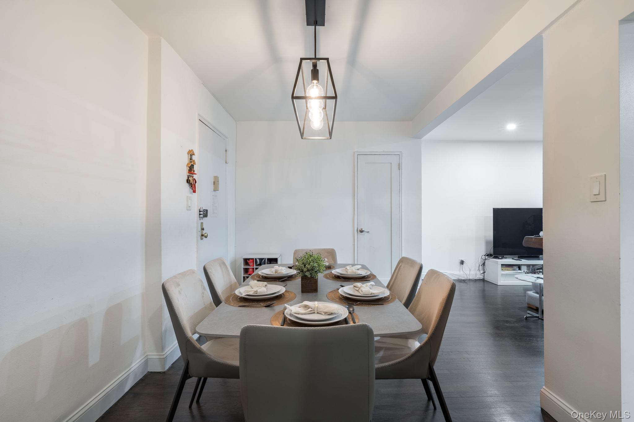 #3 photo, 84-01 Main Street, קווינס Briarwood , NY 11435