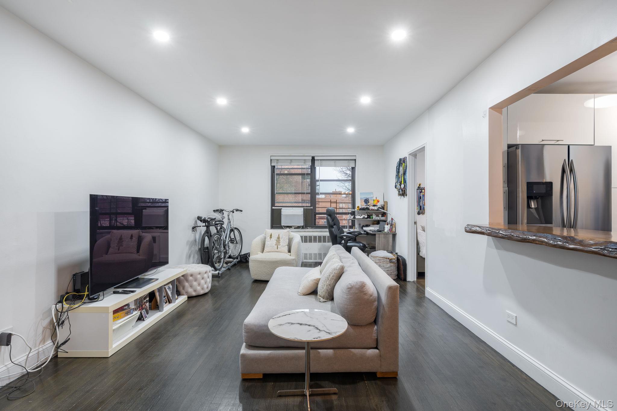 #9 photo, 84-01 Main Street, קווינס Briarwood , NY 11435