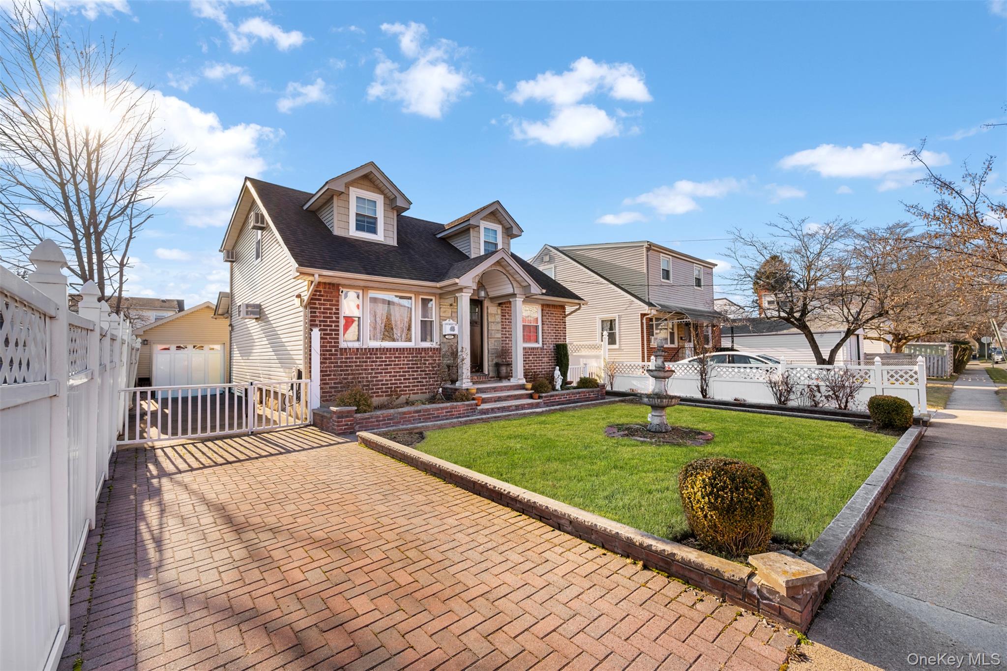 #2 photo, 215 Rudolf Road, מחוז נסאו Mineola , NY 11501