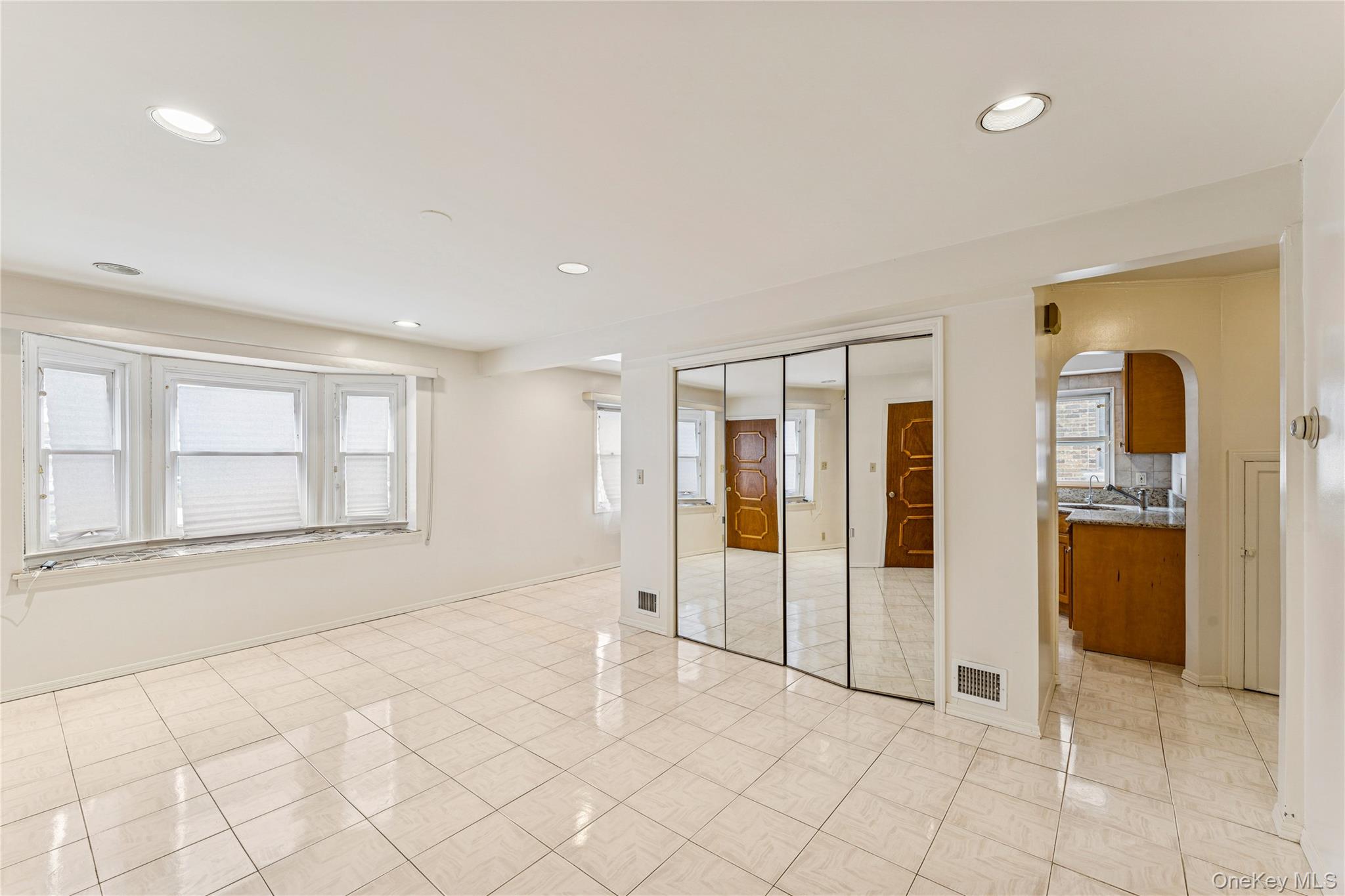 #12 photo, 57-10 253rd Street, Little Neck , NY 11362