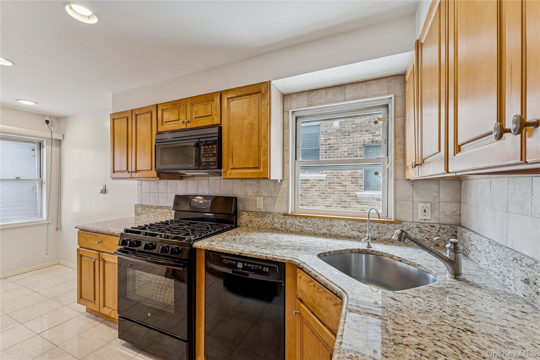 #14 photo, 57-10 253rd Street, Little Neck , NY 11362