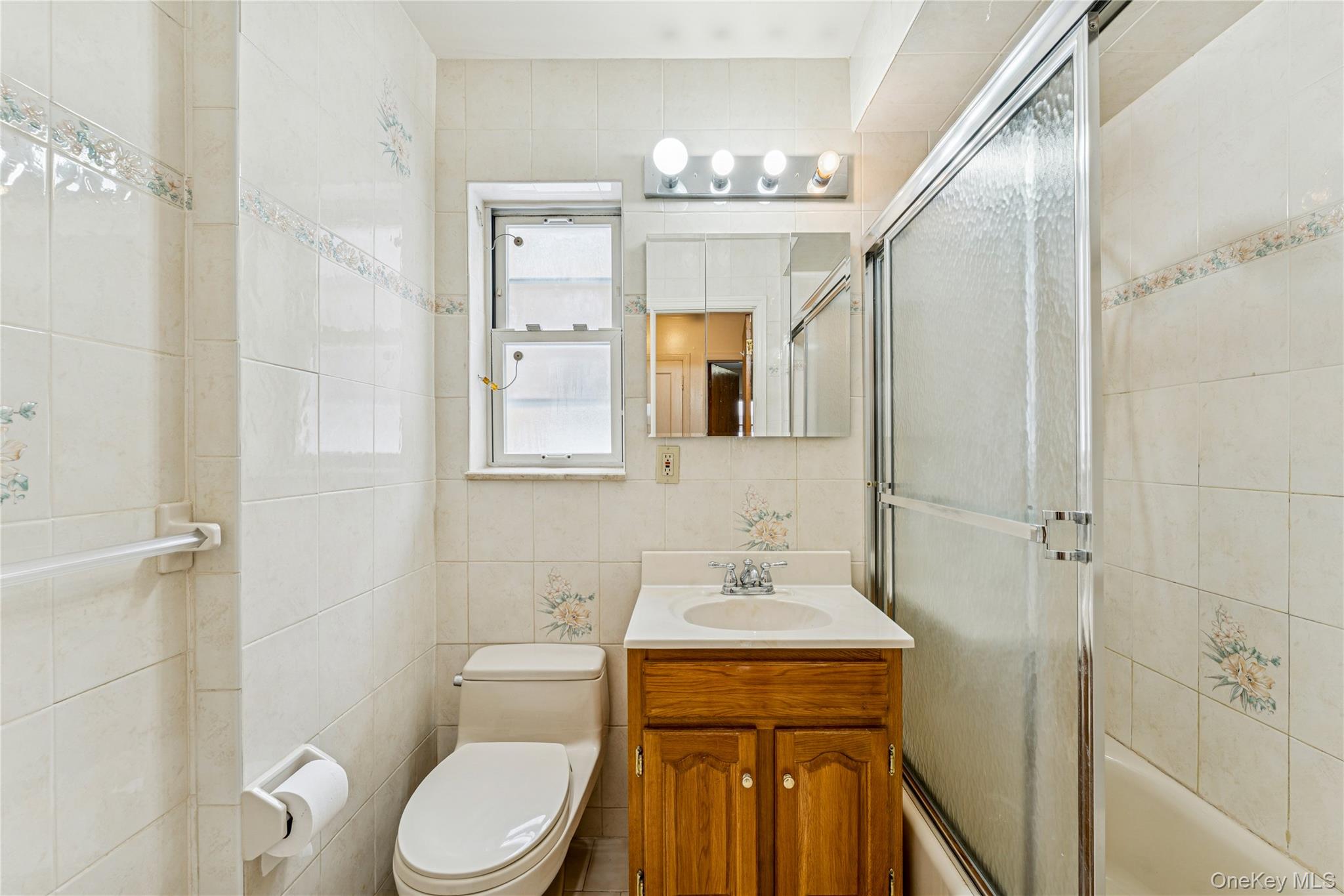 #16 photo, 57-10 253rd Street, Little Neck , NY 11362