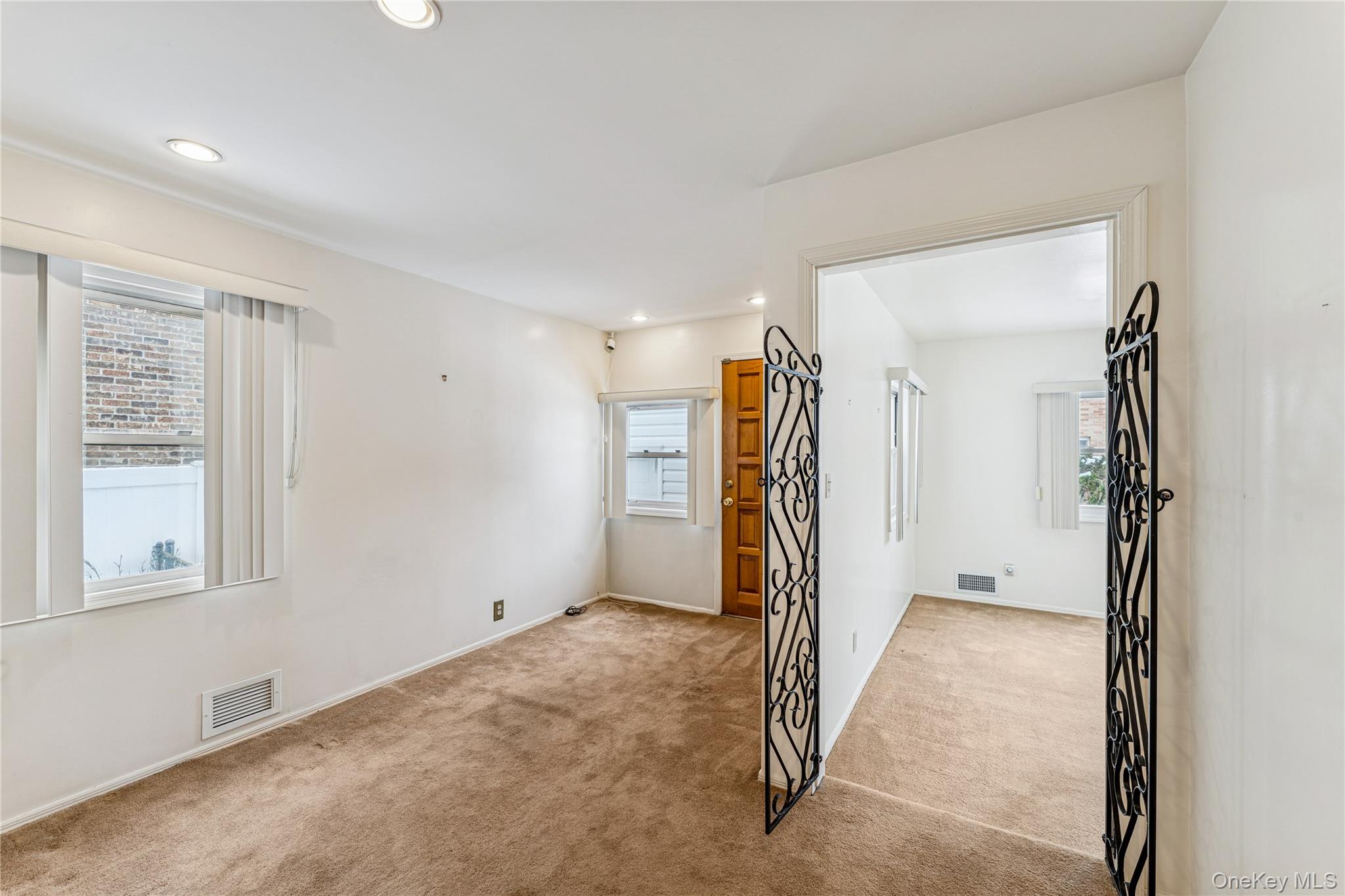 #17 photo, 57-10 253rd Street, Little Neck , NY 11362