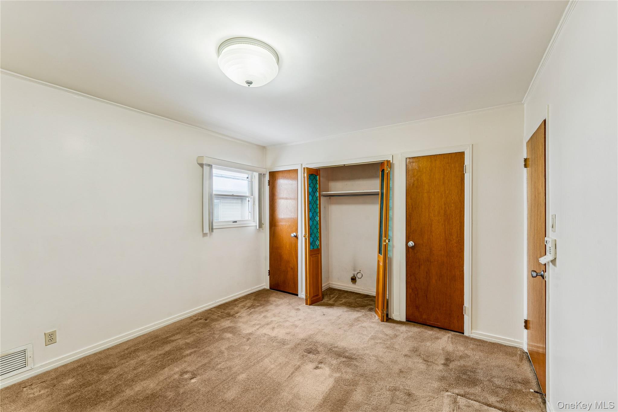 #19 photo, 57-10 253rd Street, Little Neck , NY 11362