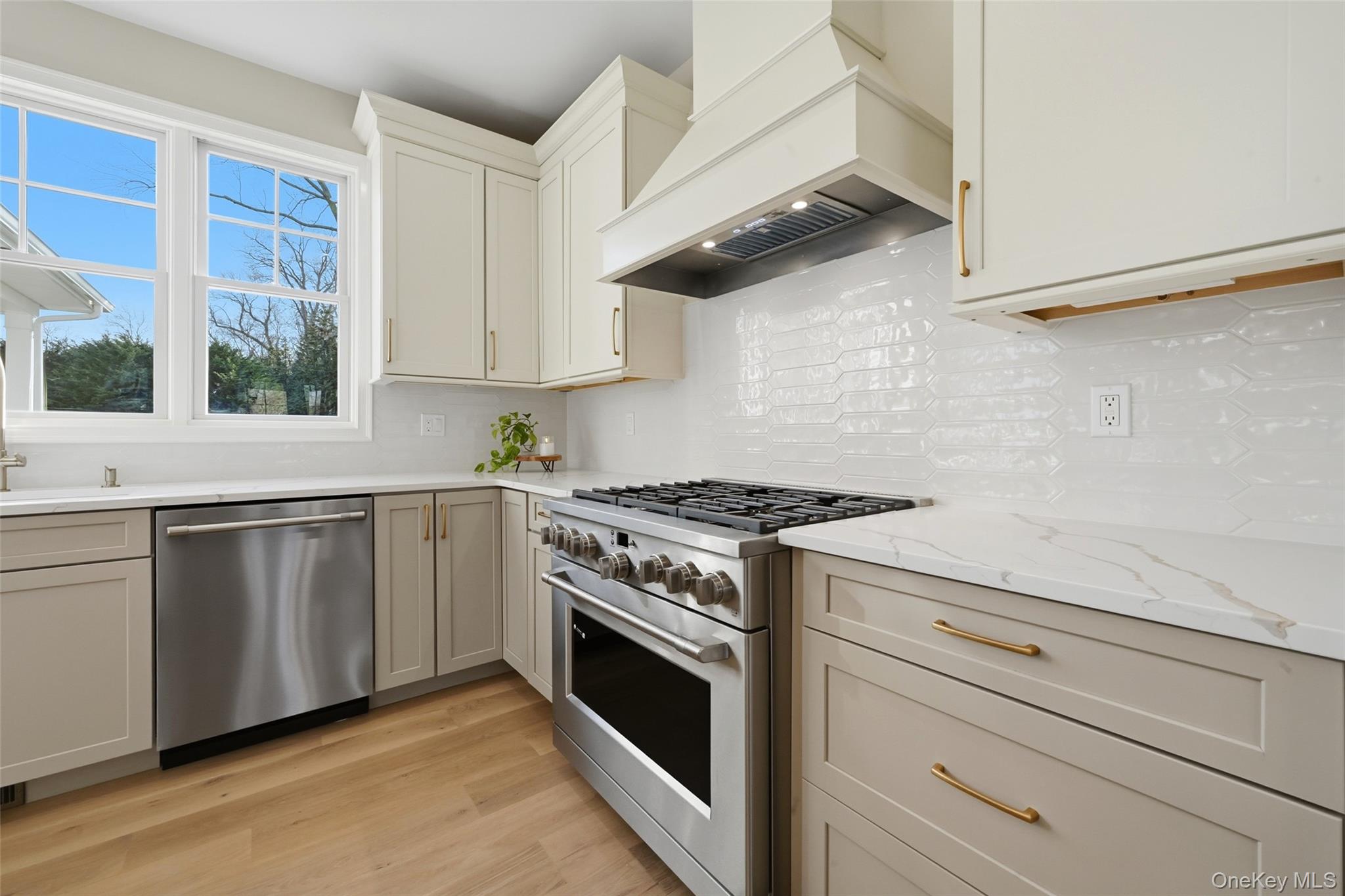 #19 photo, 75 Crescent Court, Wading River , NY 11792