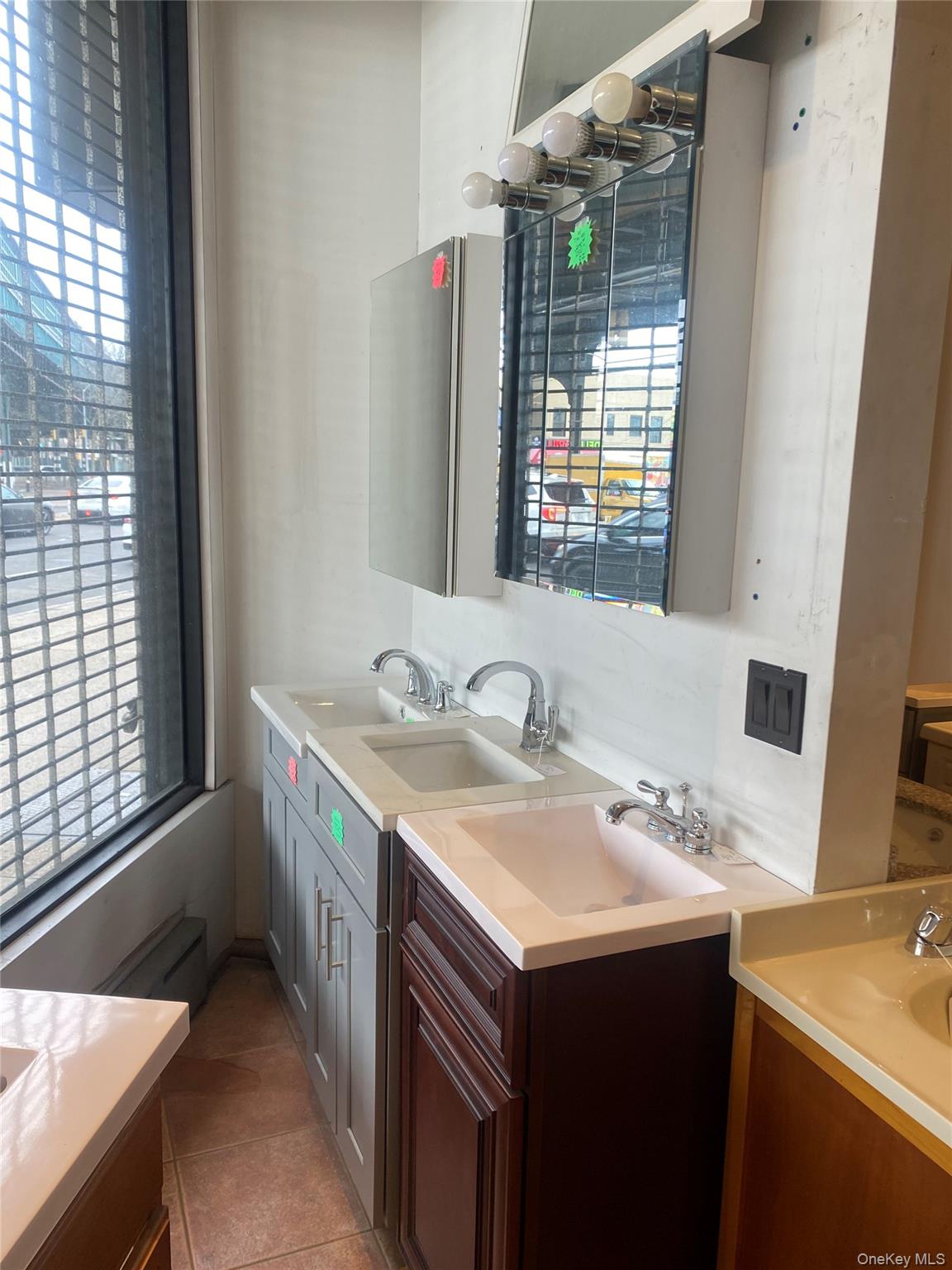 #12 photo, 94-37 Rockaway Boulevard, كوينز Ozone Park , NY 11417