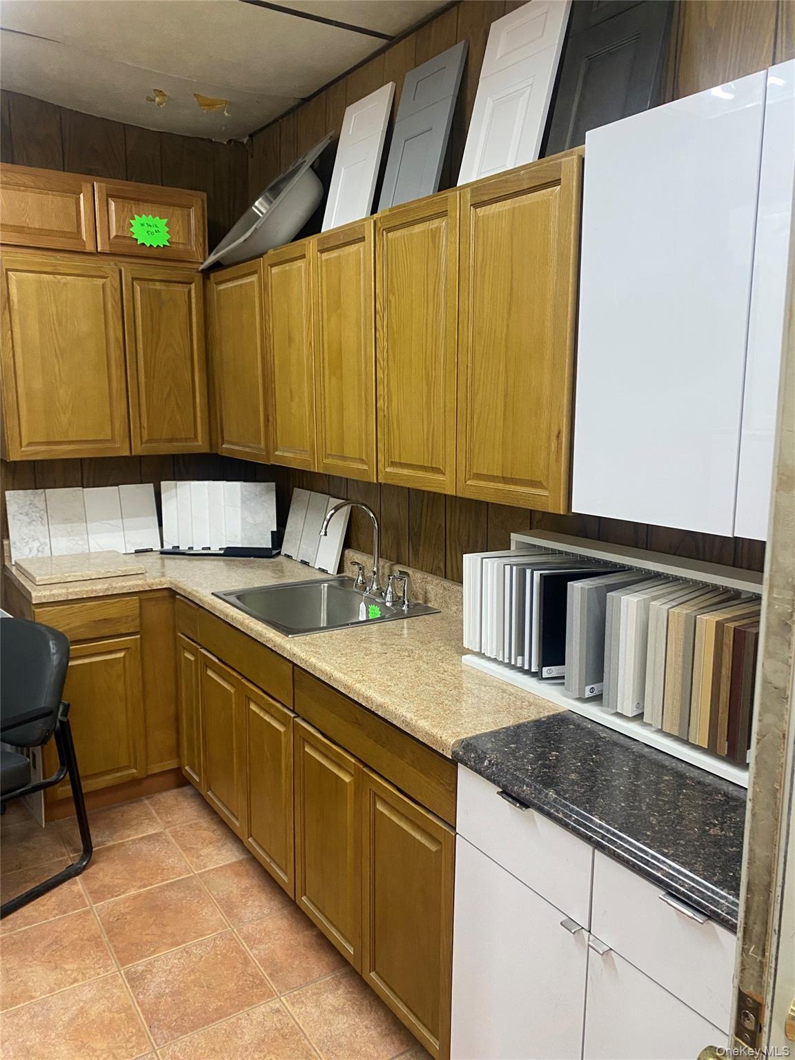 #15 photo, 94-37 Rockaway Boulevard, كوينز Ozone Park , NY 11417