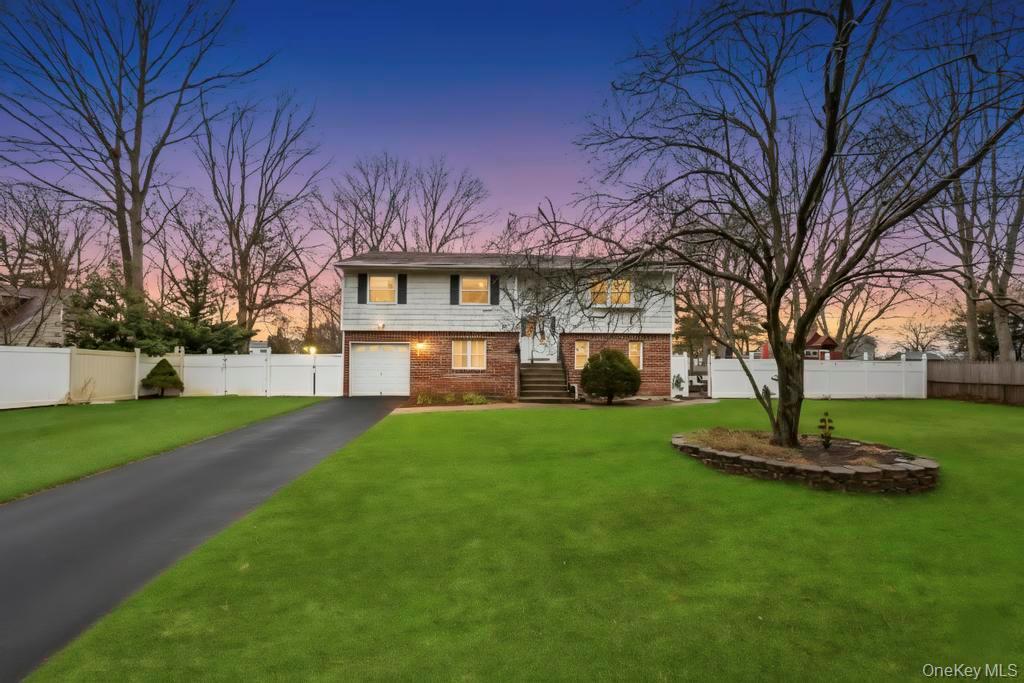 #1 photo, 542 Freeman Avenue, מחוז סאפוק Brentwood , NY 11717