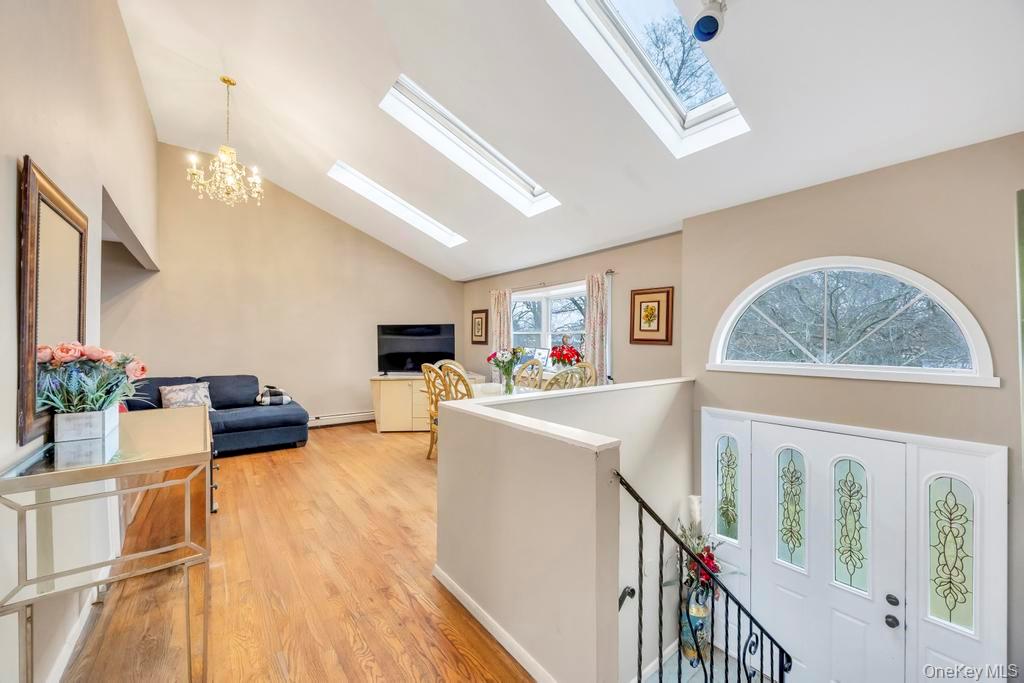 #10 photo, 542 Freeman Avenue, מחוז סאפוק Brentwood , NY 11717