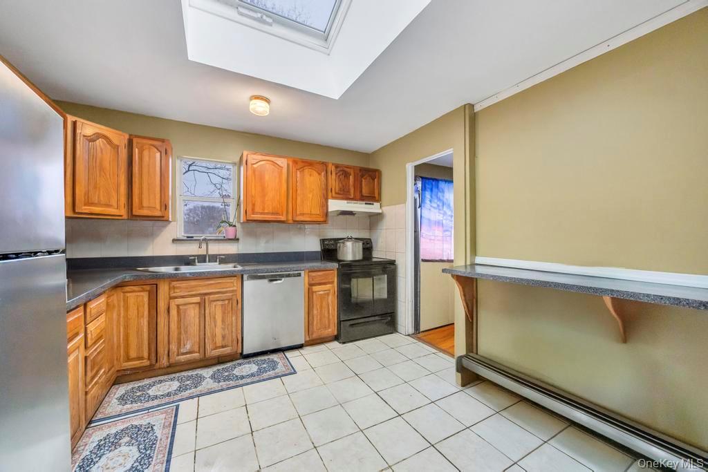 #12 photo, 542 Freeman Avenue, מחוז סאפוק Brentwood , NY 11717