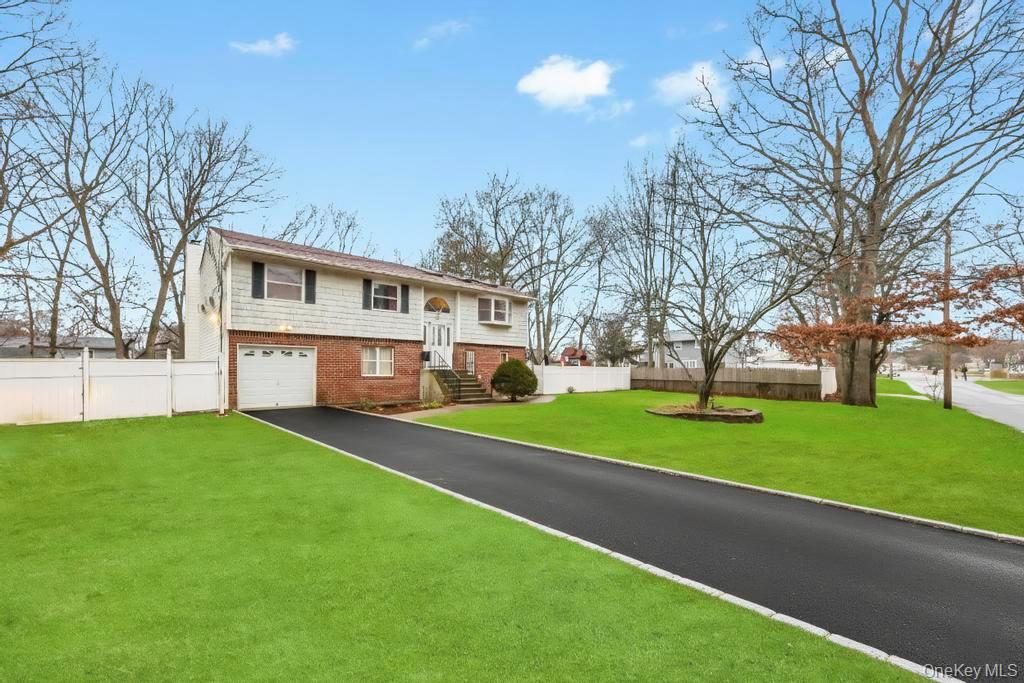 #3 photo, 542 Freeman Avenue, מחוז סאפוק Brentwood , NY 11717