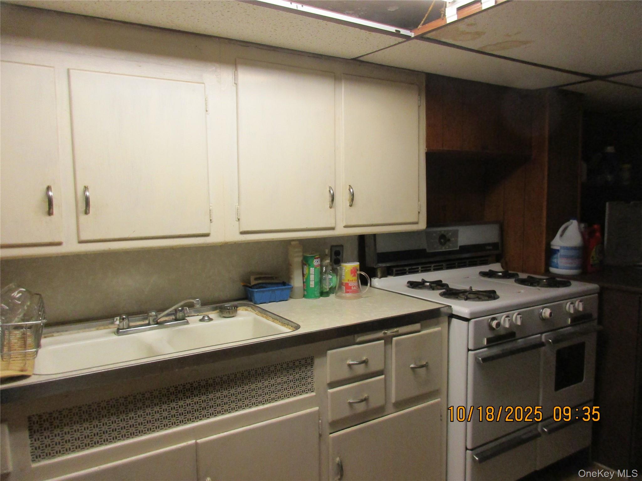 #8 photo, 68-09 79 Street, קווינס Middle Village , NY 11379