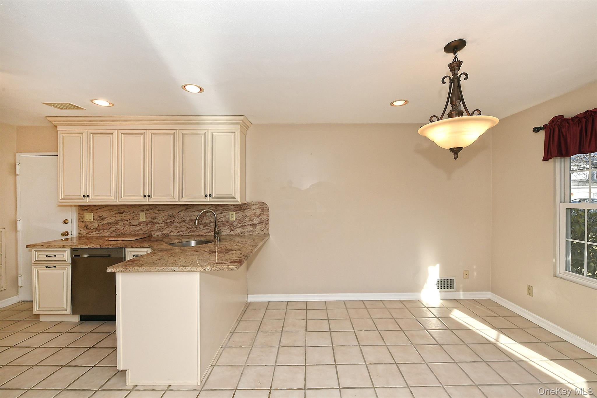 #15 photo, 104 Lakebridge Drive, Kings Park , NY 11754