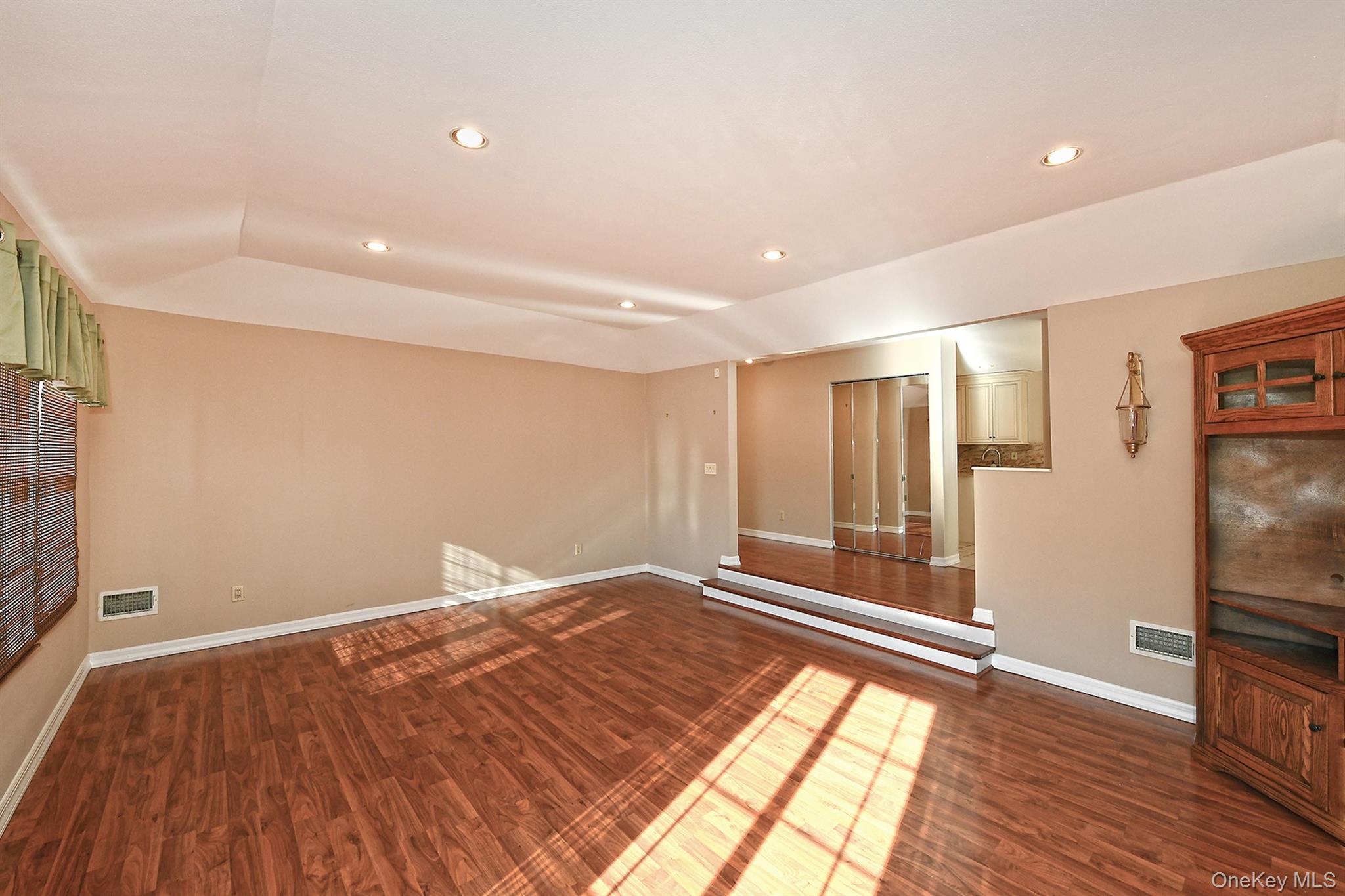 #8 photo, 104 Lakebridge Drive, Kings Park , NY 11754