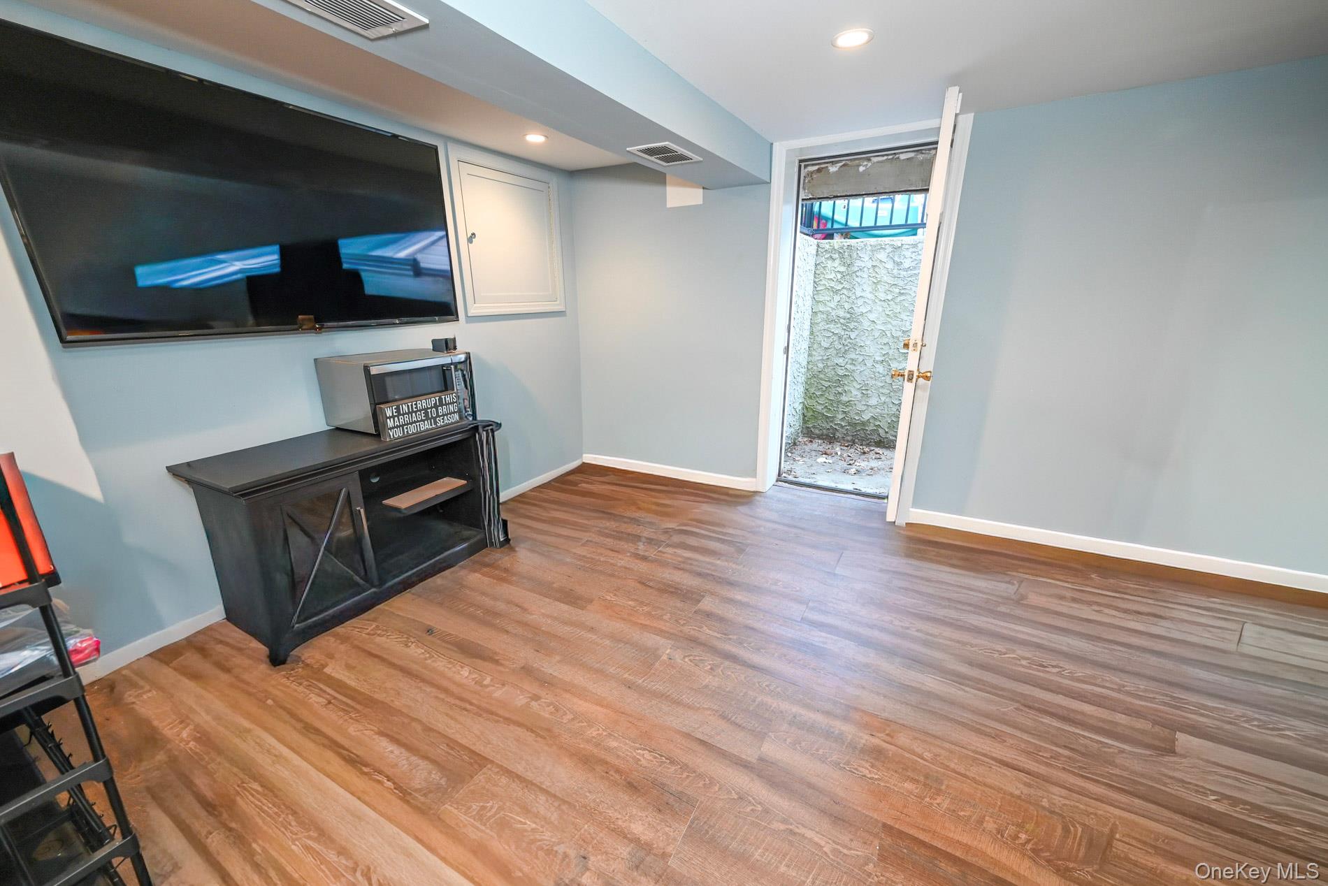 #16 photo, 81 Irving Avenue, Floral Park , NY 11001