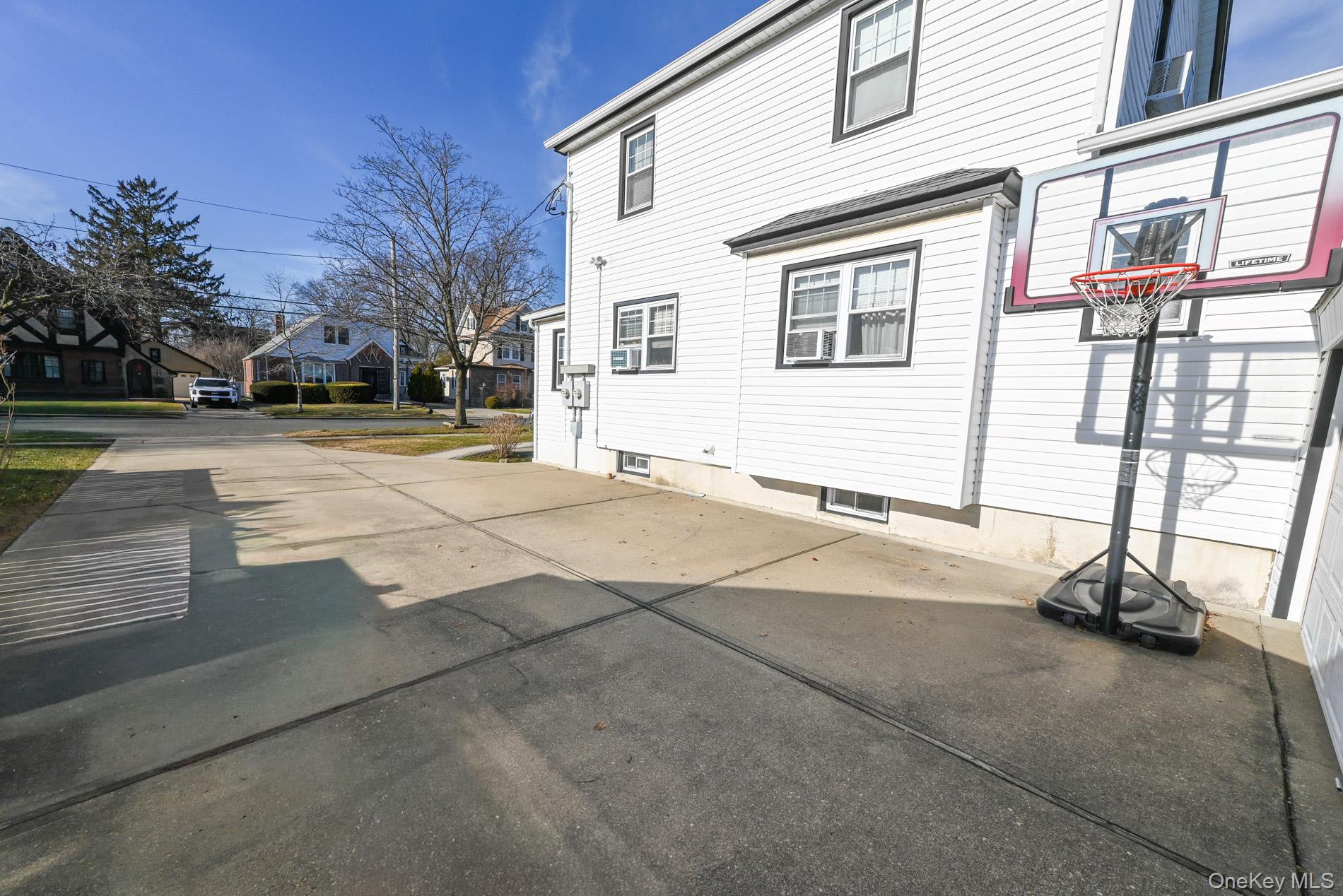 #5 photo, 81 Irving Avenue, Floral Park , NY 11001