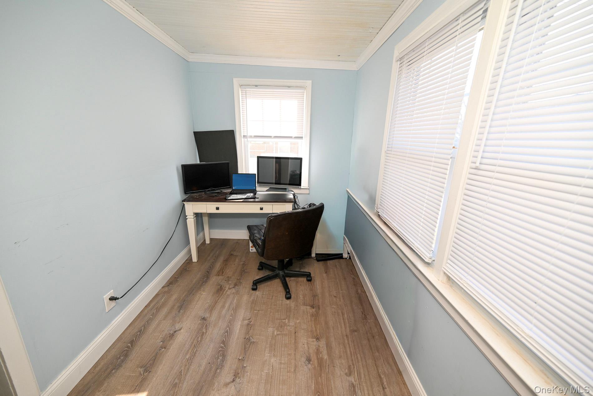 #8 photo, 81 Irving Avenue, Floral Park , NY 11001