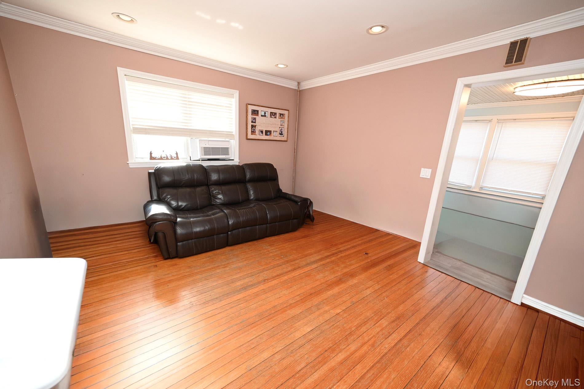 #9 photo, 81 Irving Avenue, Floral Park , NY 11001