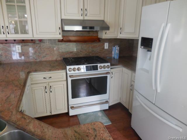 #16 photo, 42 Handsome Avenue, Sayville , NY 11782