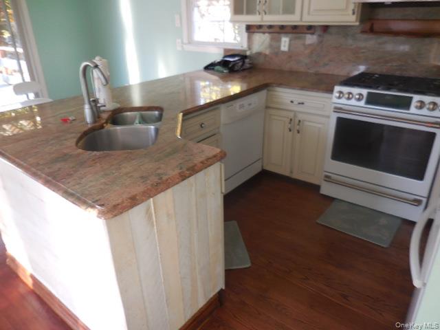 #17 photo, 42 Handsome Avenue, Sayville , NY 11782