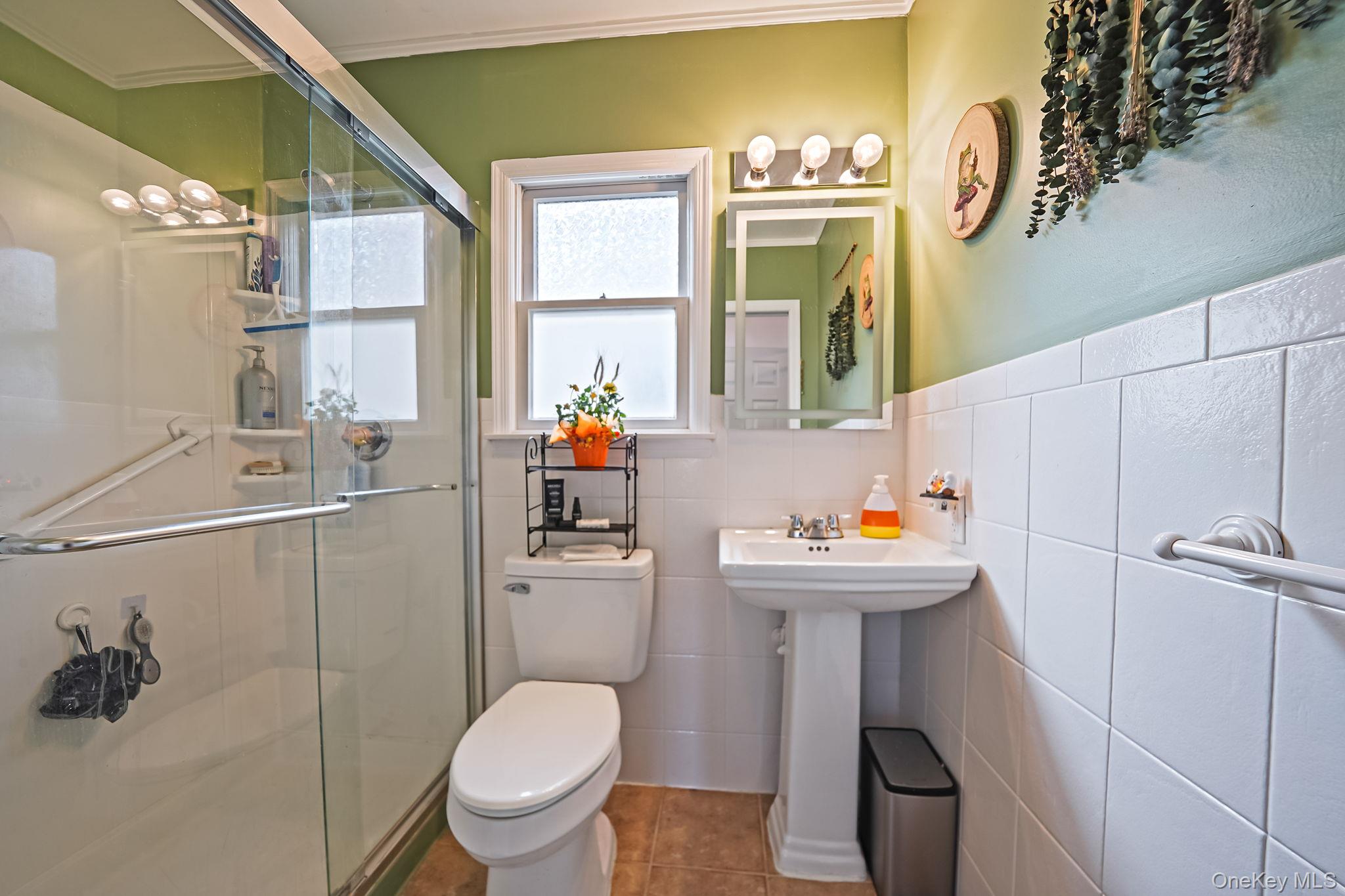 #13 photo, 35 Lawson Avenue, מחוז נסאו East Rockaway , NY 11518