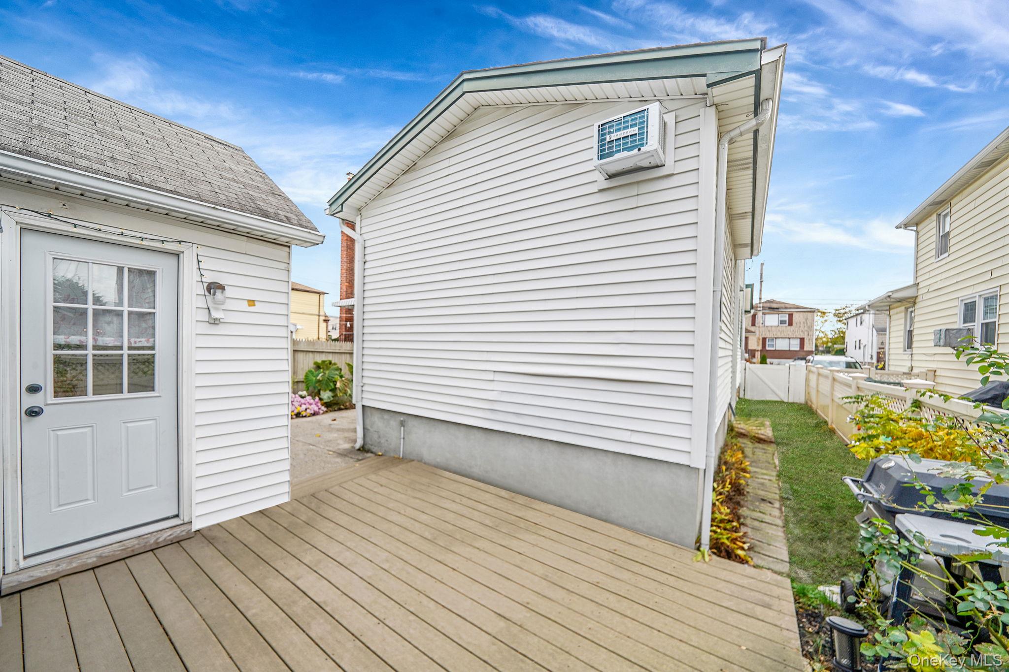 #6 photo, 35 Lawson Avenue, מחוז נסאו East Rockaway , NY 11518