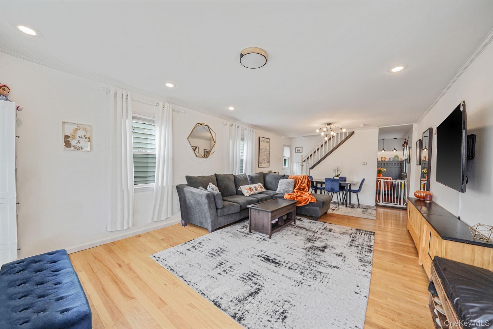 #8 photo, 35 Lawson Avenue, מחוז נסאו East Rockaway , NY 11518