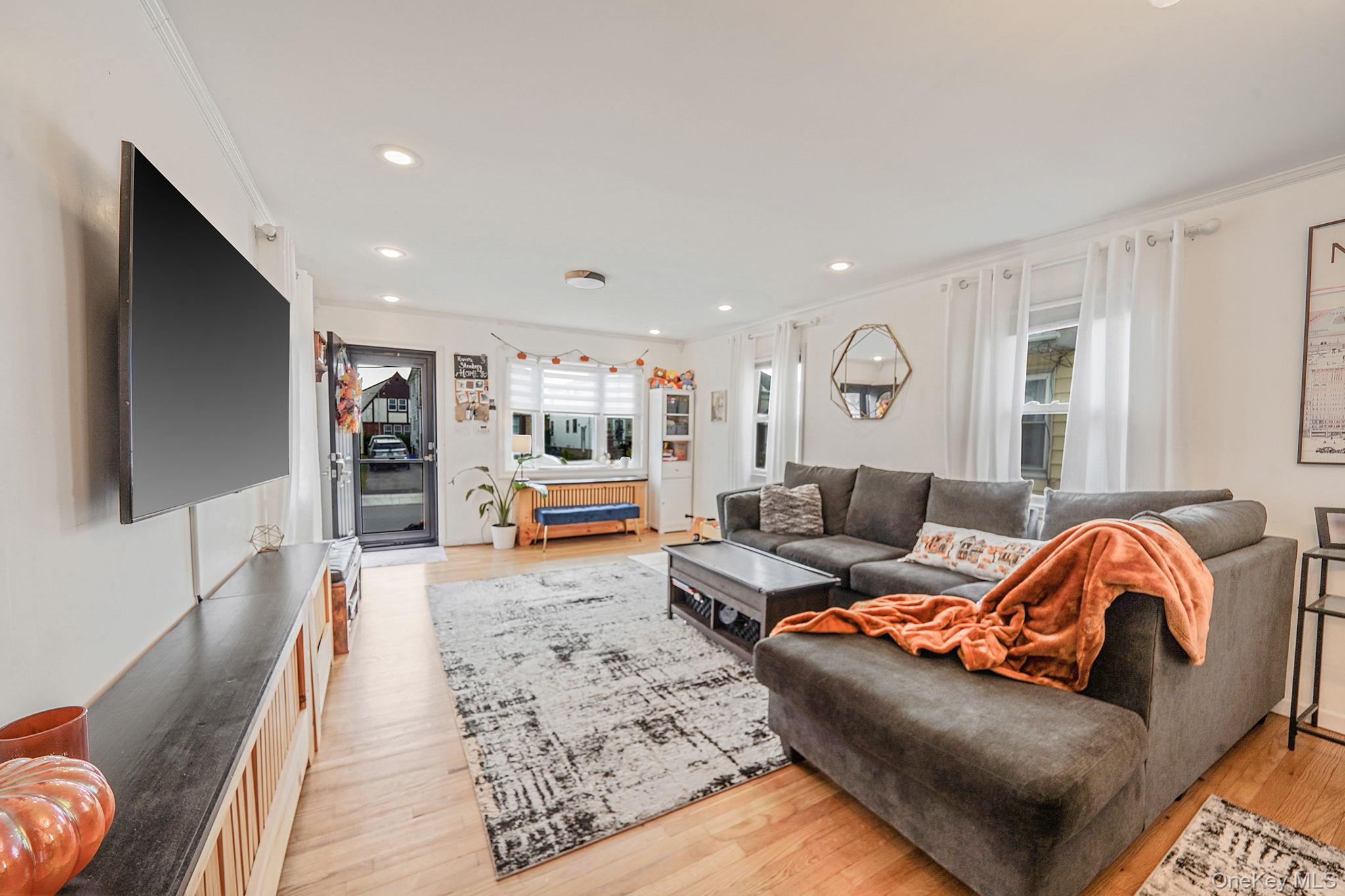 #9 photo, 35 Lawson Avenue, מחוז נסאו East Rockaway , NY 11518