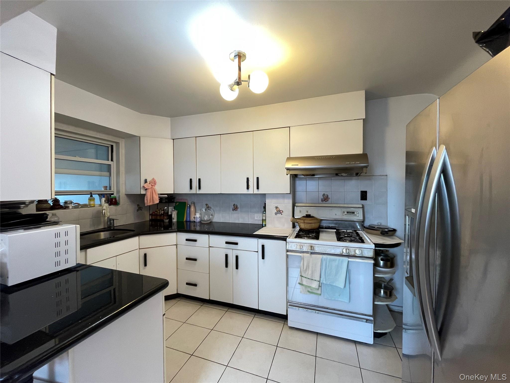 #7 photo, 6152 149th Street, קווינס Flushing , NY 11367