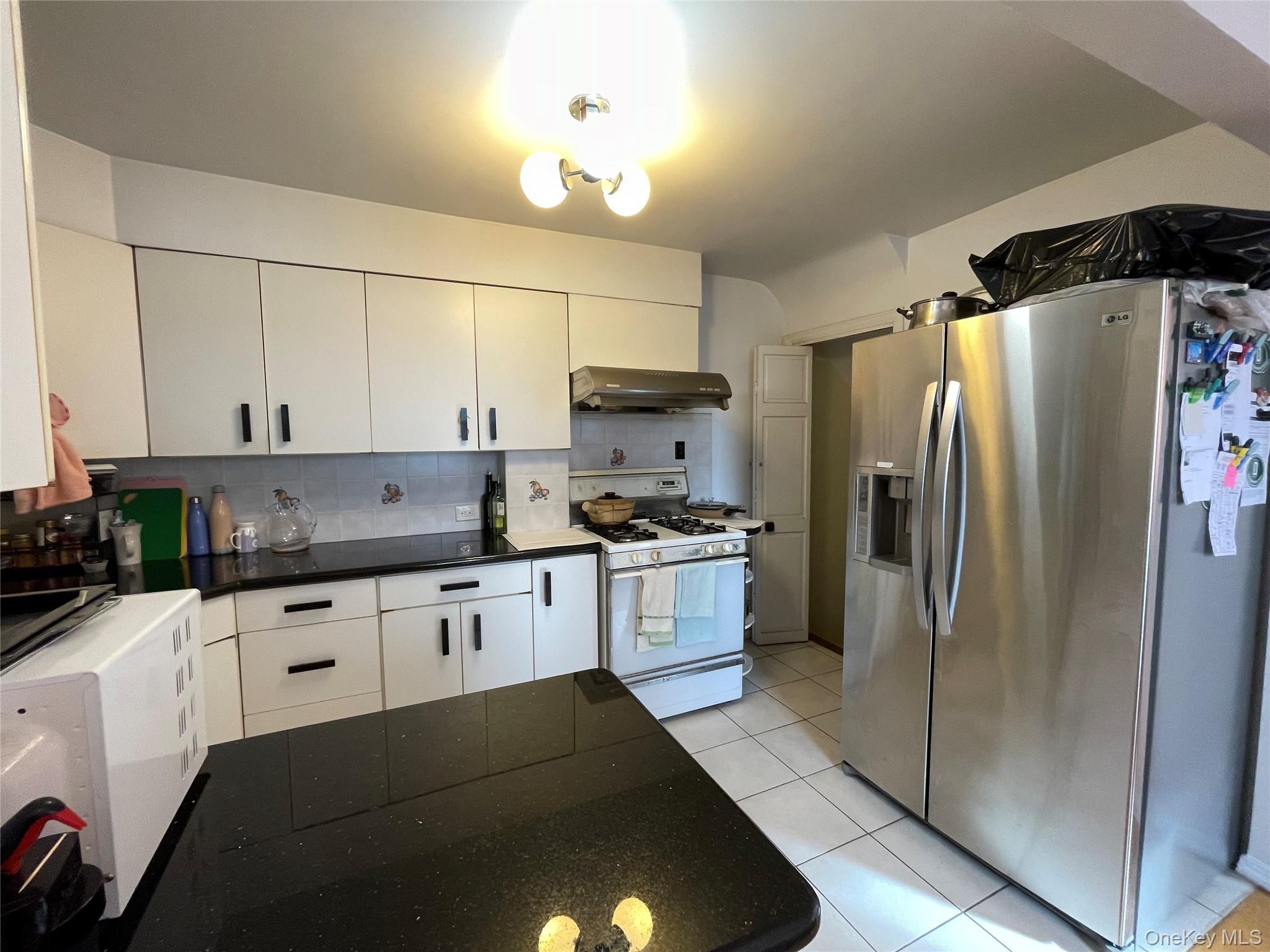 #8 photo, 6152 149th Street, קווינס Flushing , NY 11367