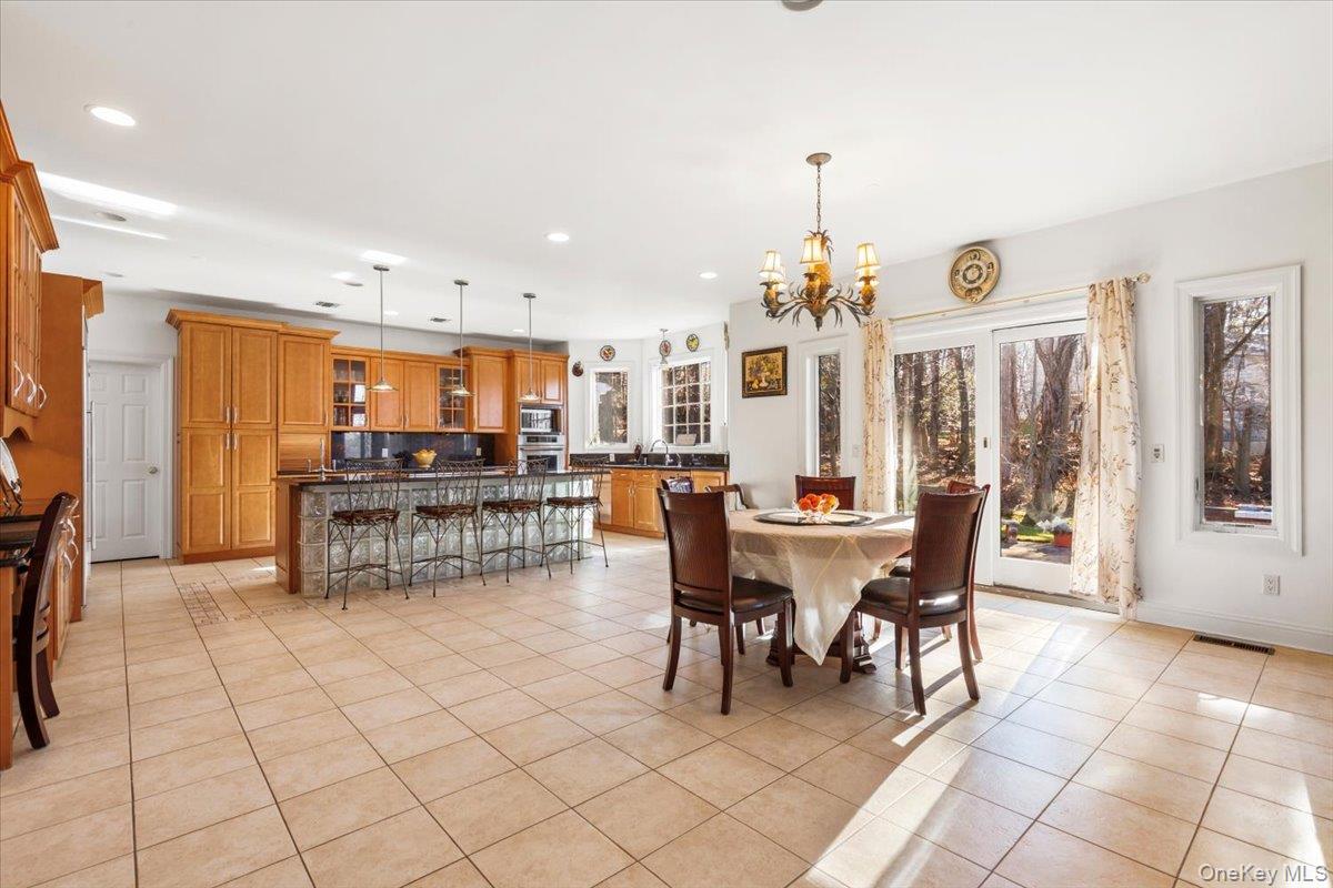 #11 photo, 3 Vandelay Court, Scarsdale , NY 10583