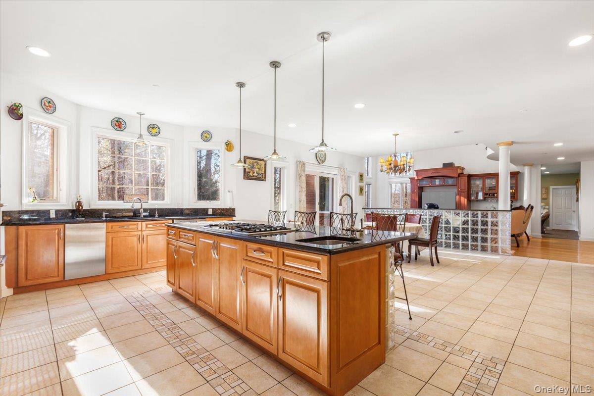 #13 photo, 3 Vandelay Court, Scarsdale , NY 10583