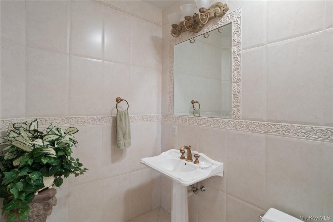 #19 photo, 3 Vandelay Court, Scarsdale , NY 10583