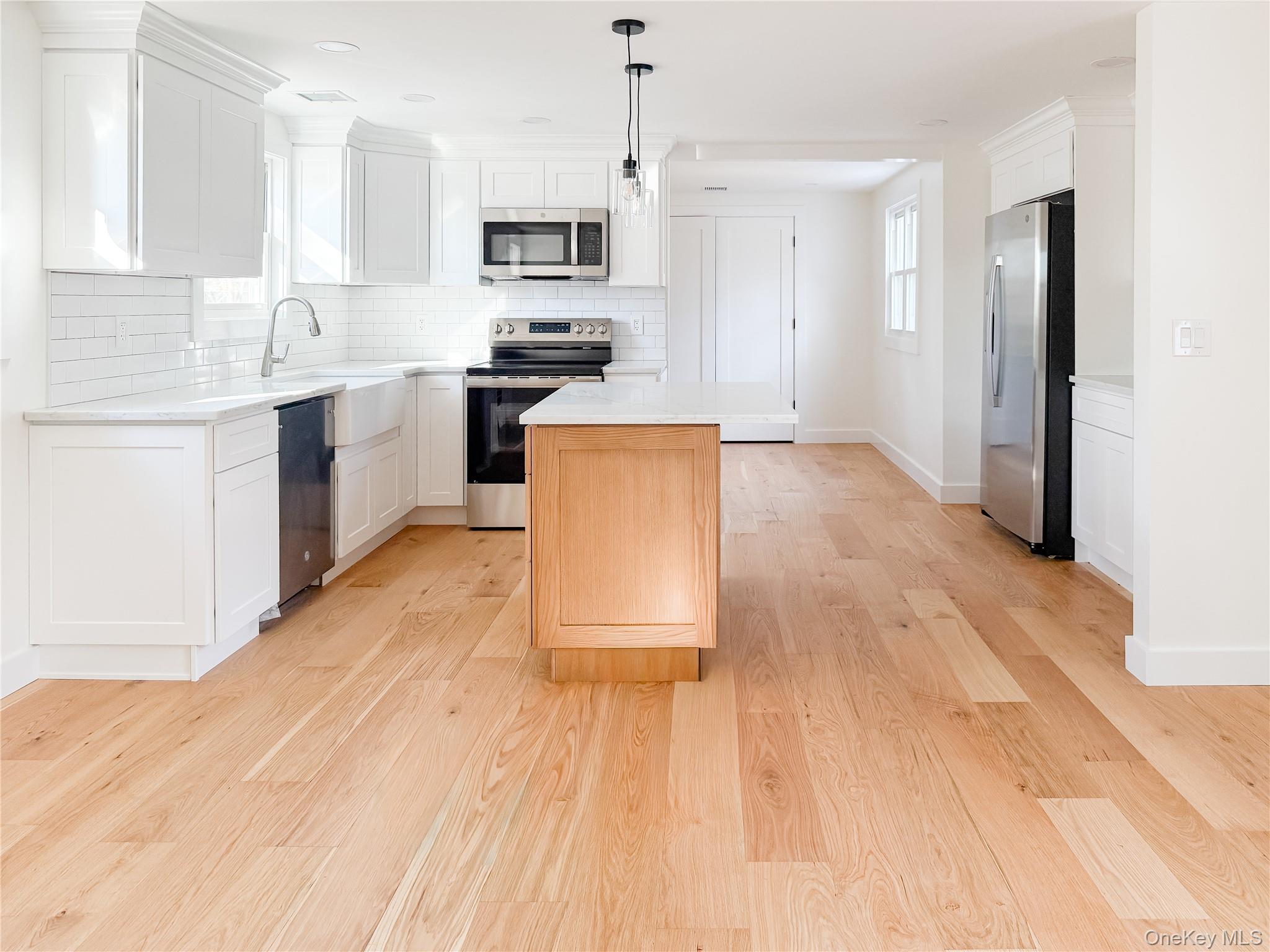 #2 photo, 134 Hallock Road, מחוז סאפוק Lake Grove , NY 11755