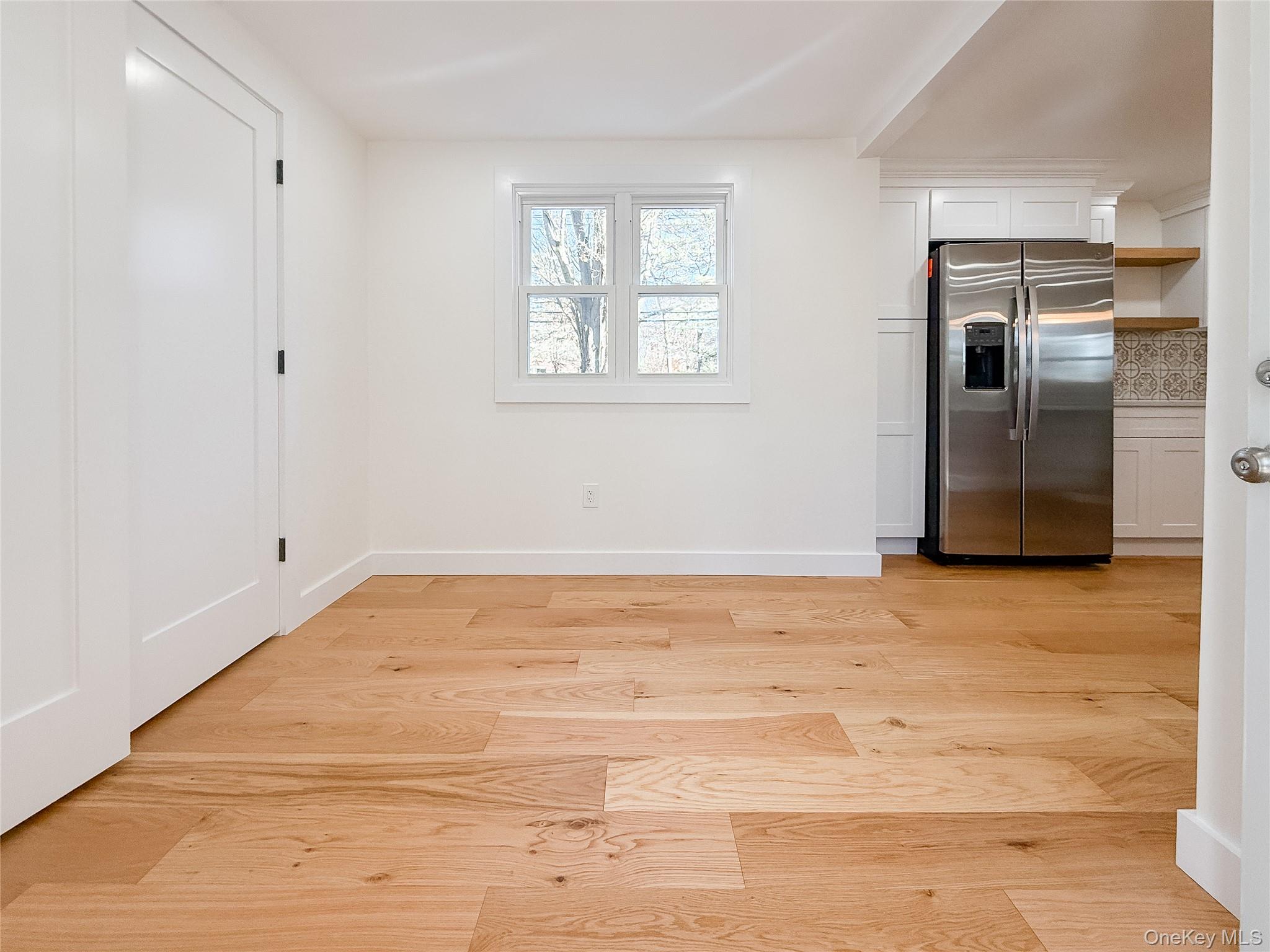 #4 photo, 134 Hallock Road, מחוז סאפוק Lake Grove , NY 11755