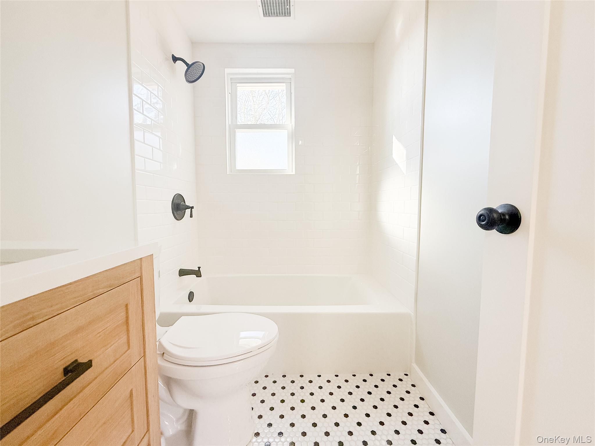 #7 photo, 134 Hallock Road, מחוז סאפוק Lake Grove , NY 11755