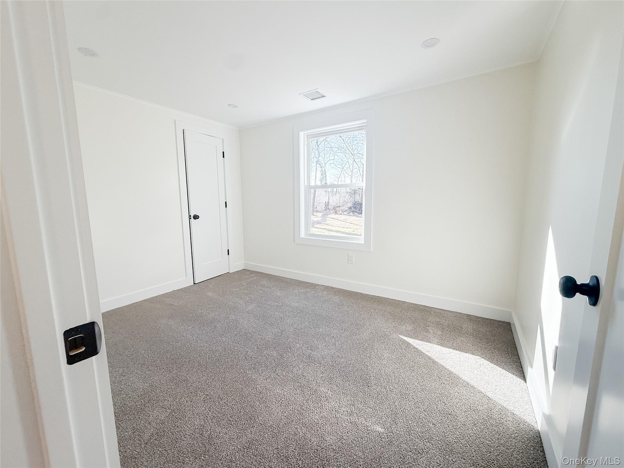 #9 photo, 134 Hallock Road, מחוז סאפוק Lake Grove , NY 11755