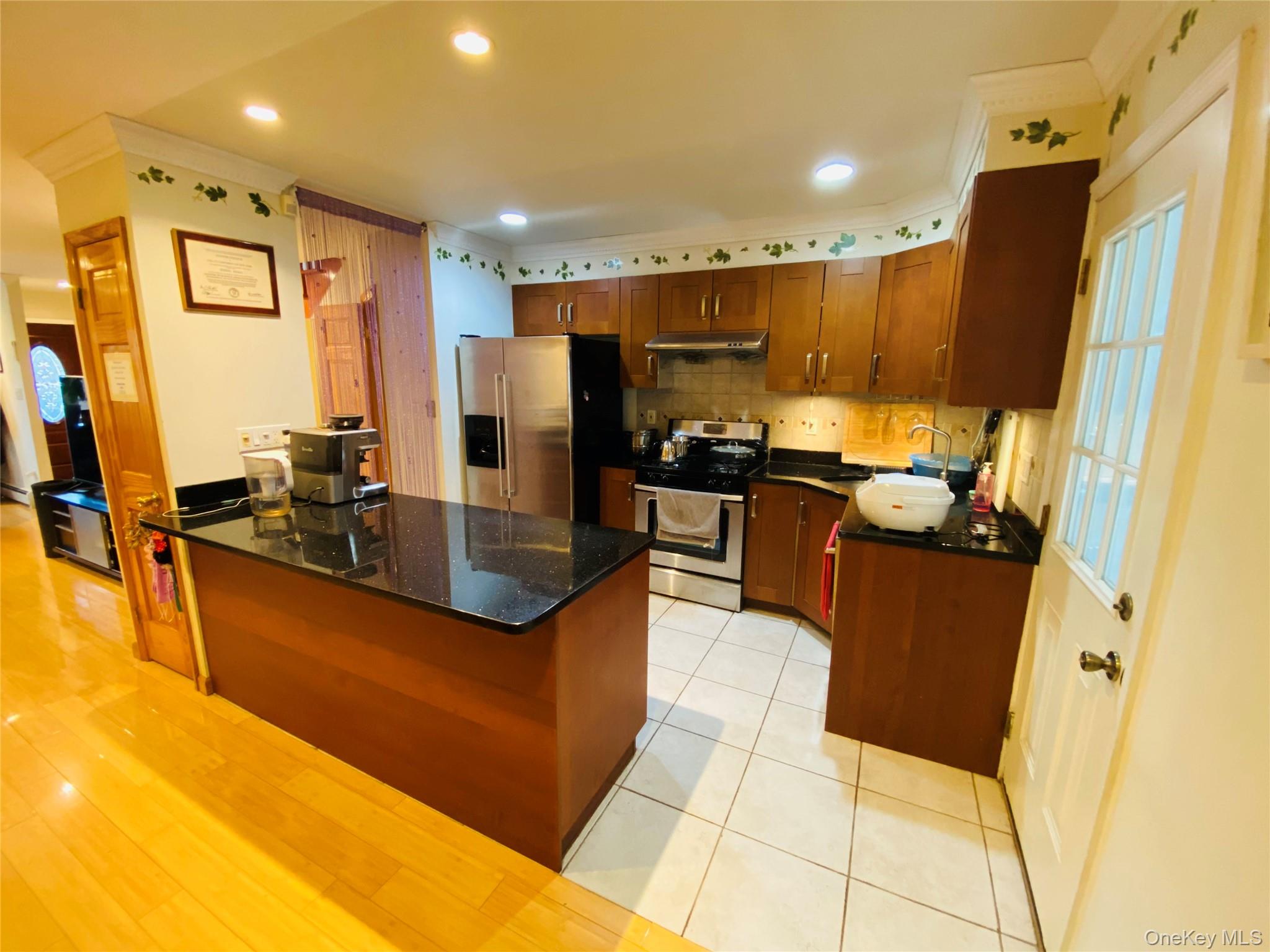 #5 photo, 69-31 197th Street, קווינס Fresh Meadows , NY 11365