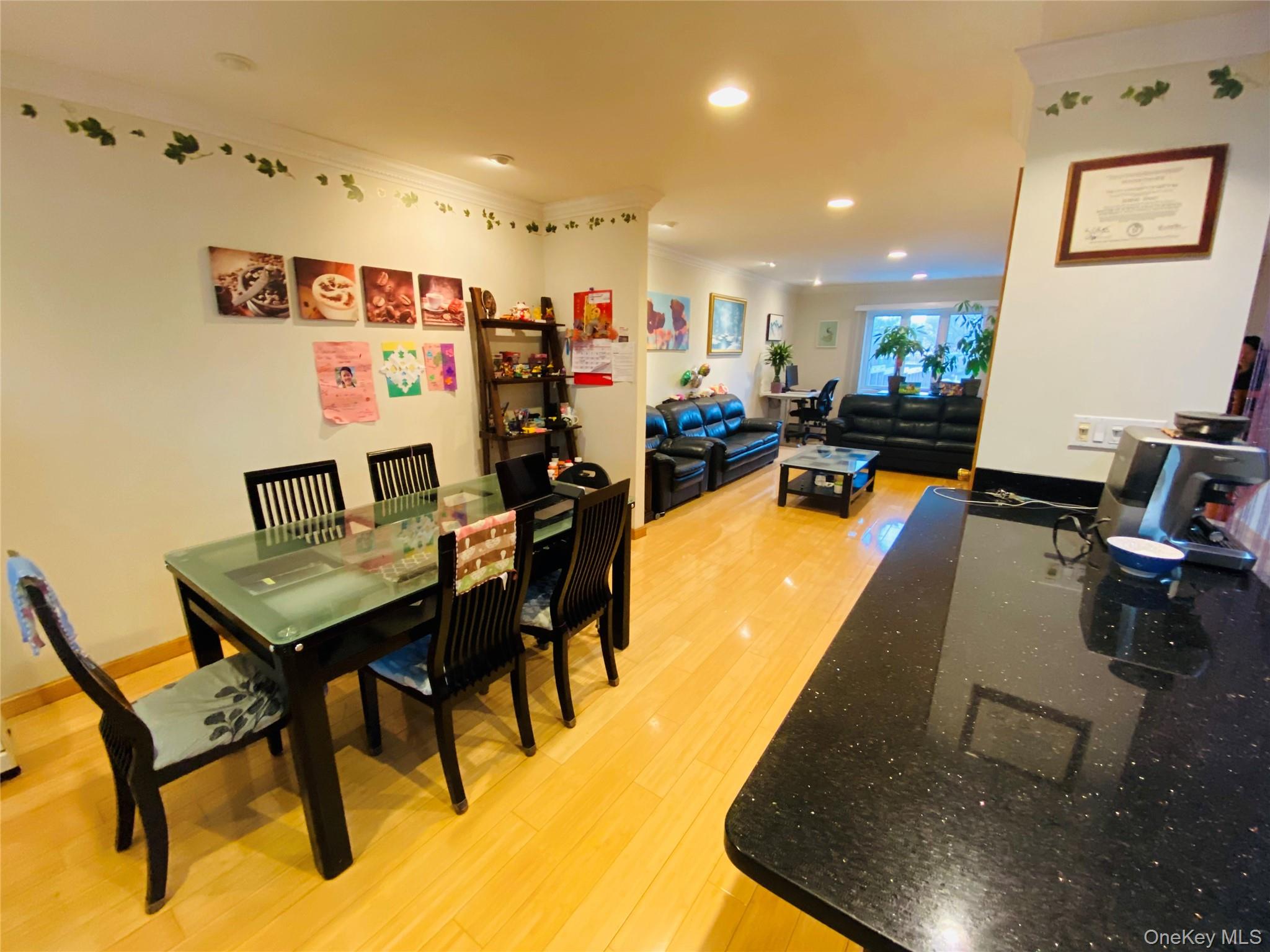 #7 photo, 69-31 197th Street, קווינס Fresh Meadows , NY 11365