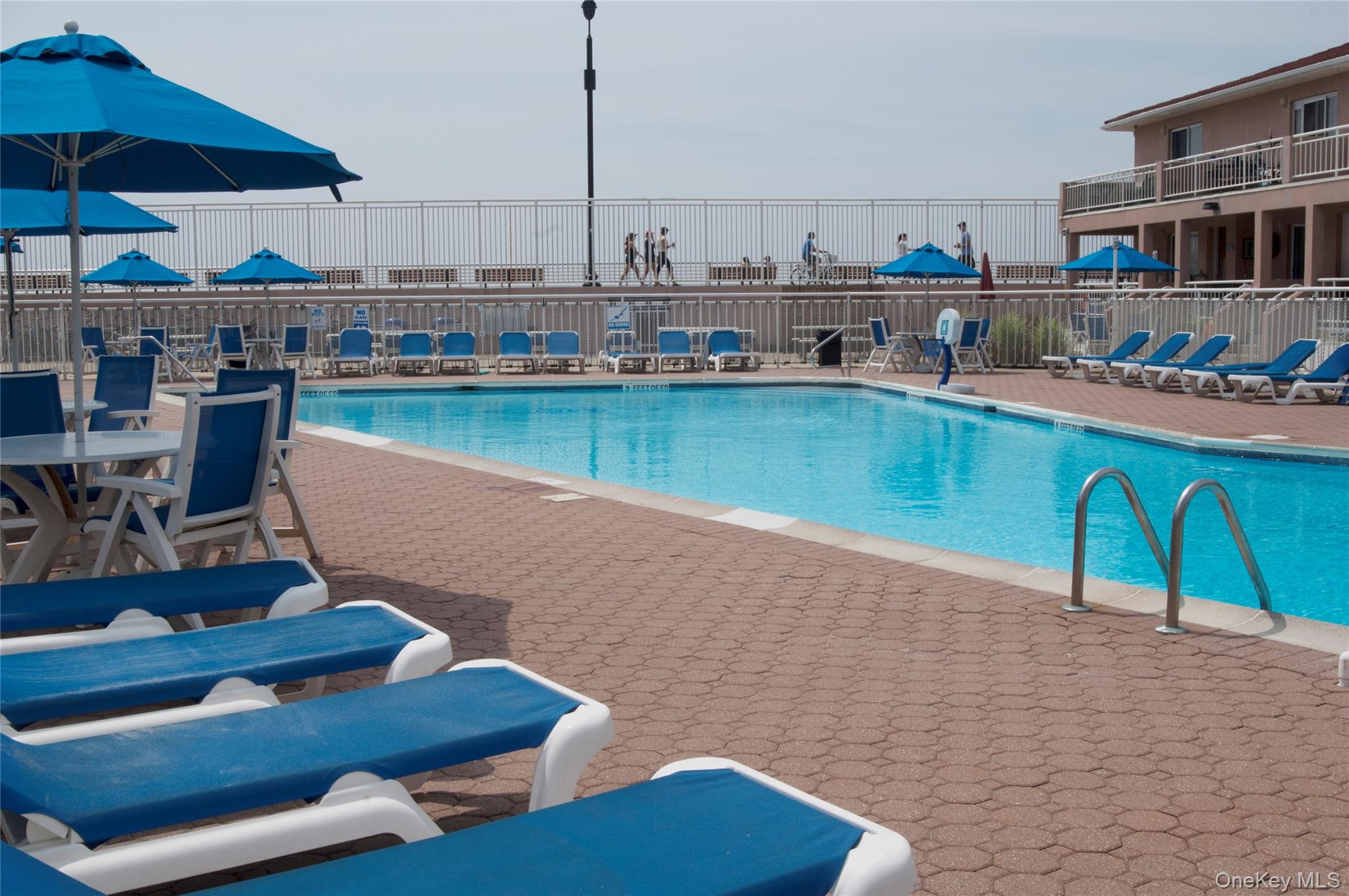 #1 photo, 270 Shore Road, नासाउ काउंटी Long Beach , NY 11561