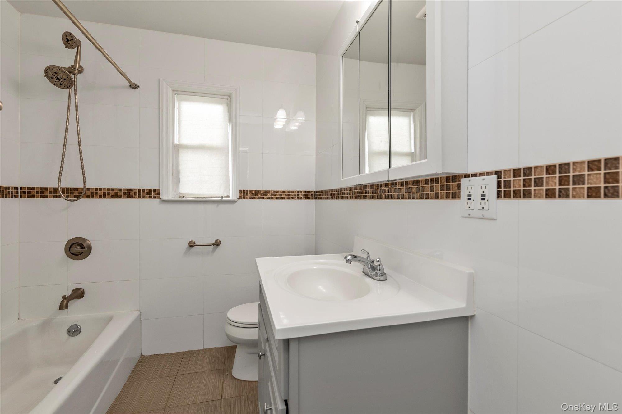 #11 photo, 5 White Street, 长岛 Valley Stream , NY 11580