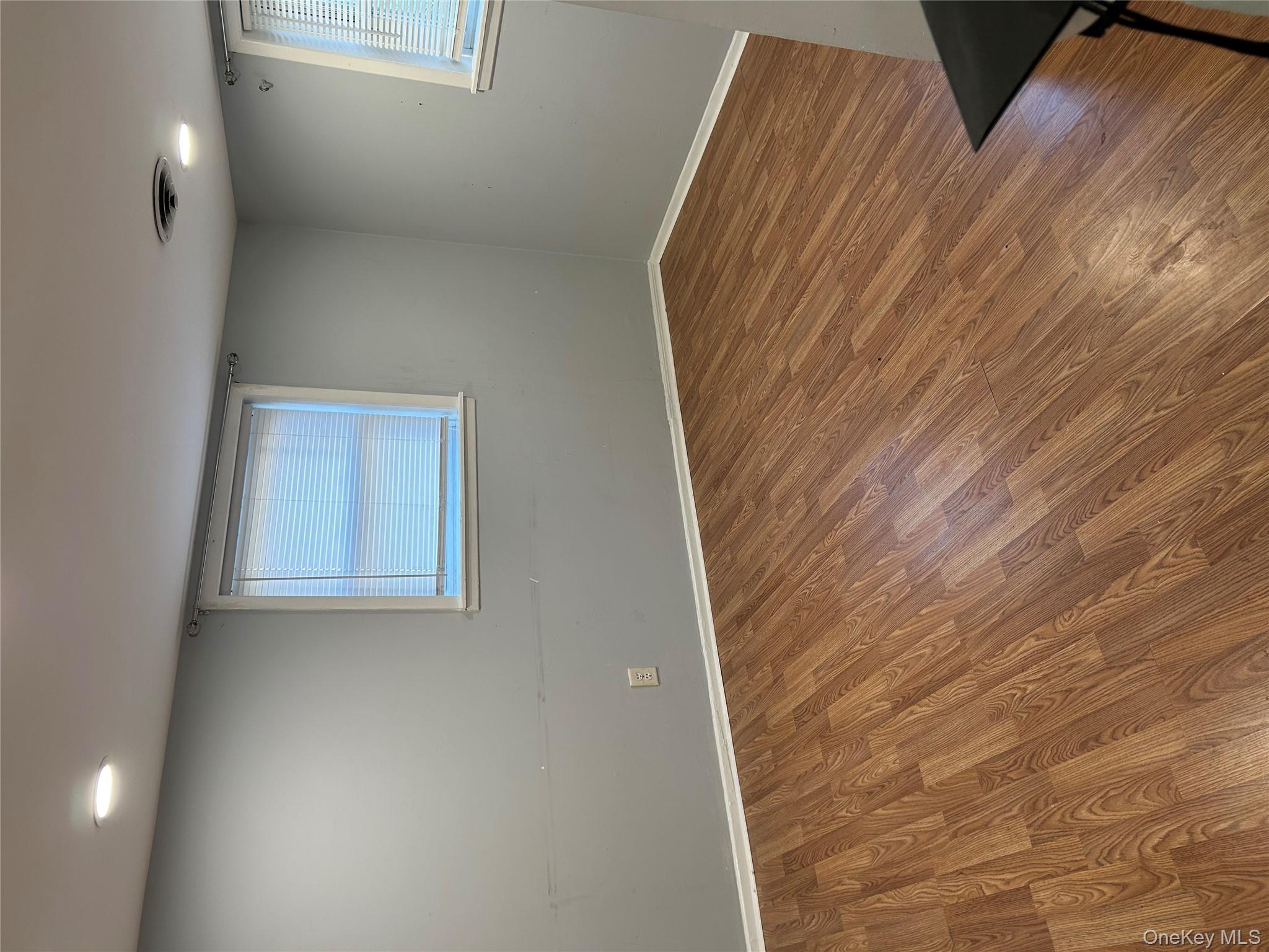 #4 photo, 30 Gates Avenue, Саффолк ‖ Brentwood , NY 11717