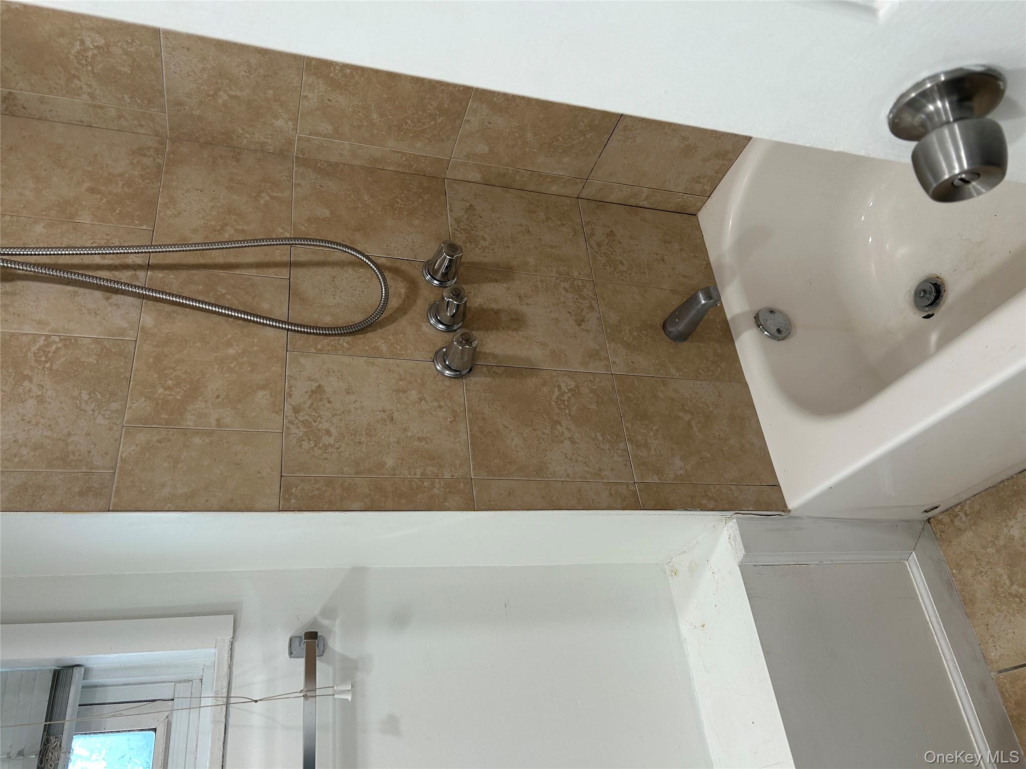 #6 photo, 30 Gates Avenue, Саффолк ‖ Brentwood , NY 11717