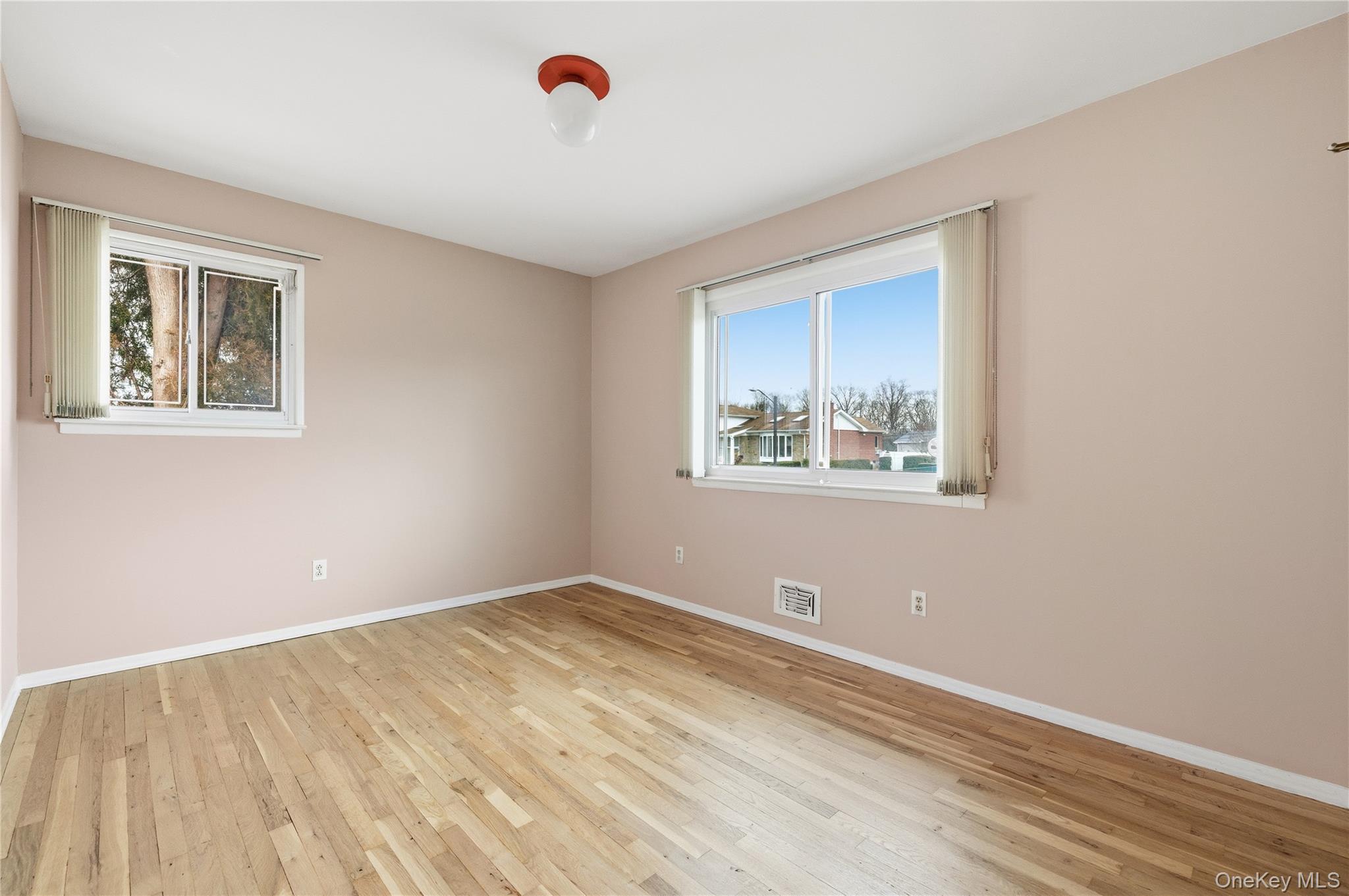 #13 photo, 20 Steuben Drive, ناسو Oyster Bay , NY 11753