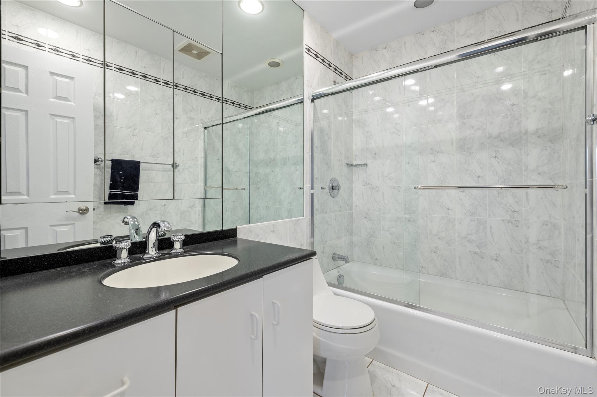 #14 photo, 20 Steuben Drive, ناسو Oyster Bay , NY 11753