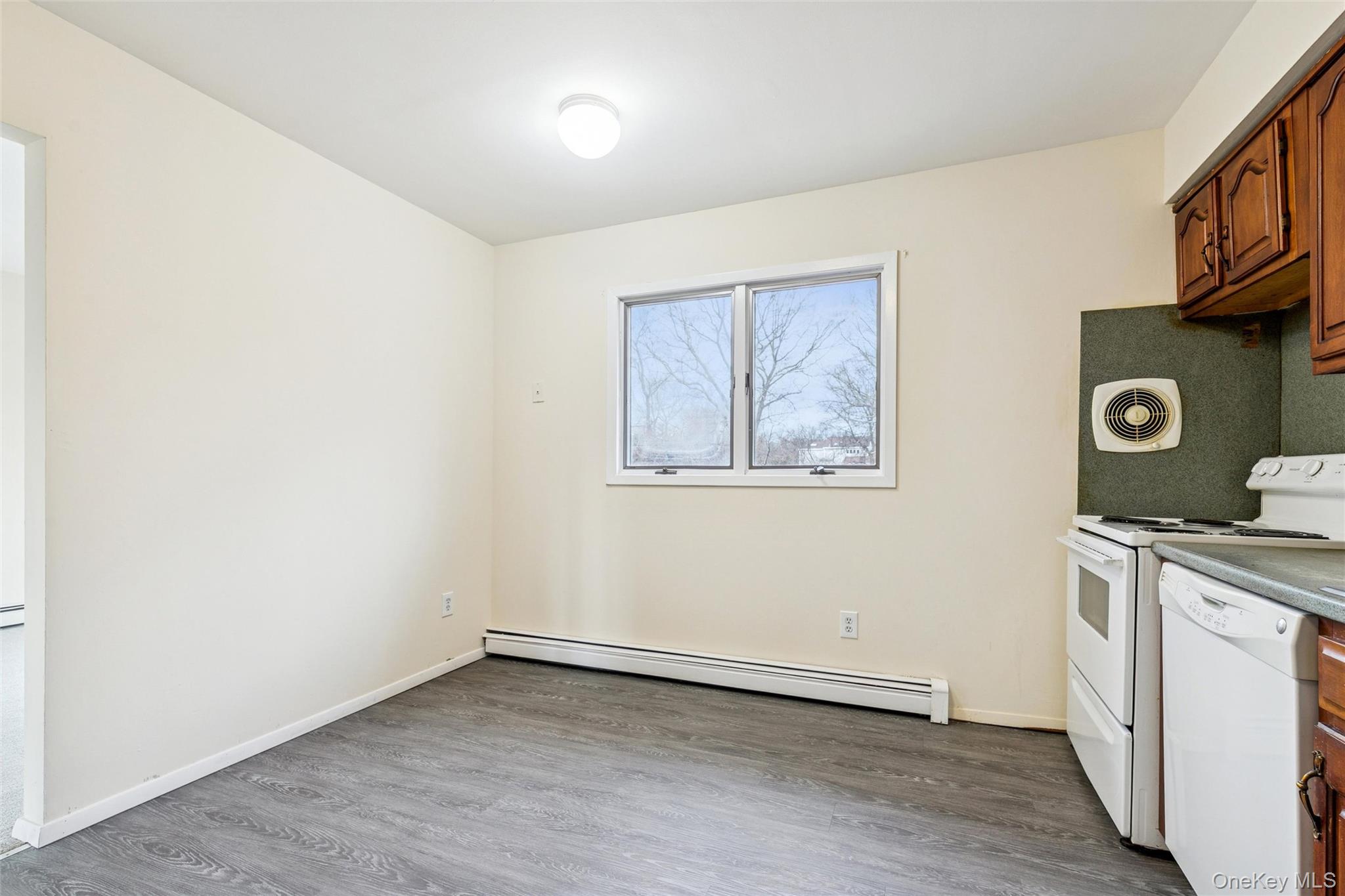 #10 photo, 129 E Woodside Avenue, 東長島 Patchogue , NY 11772