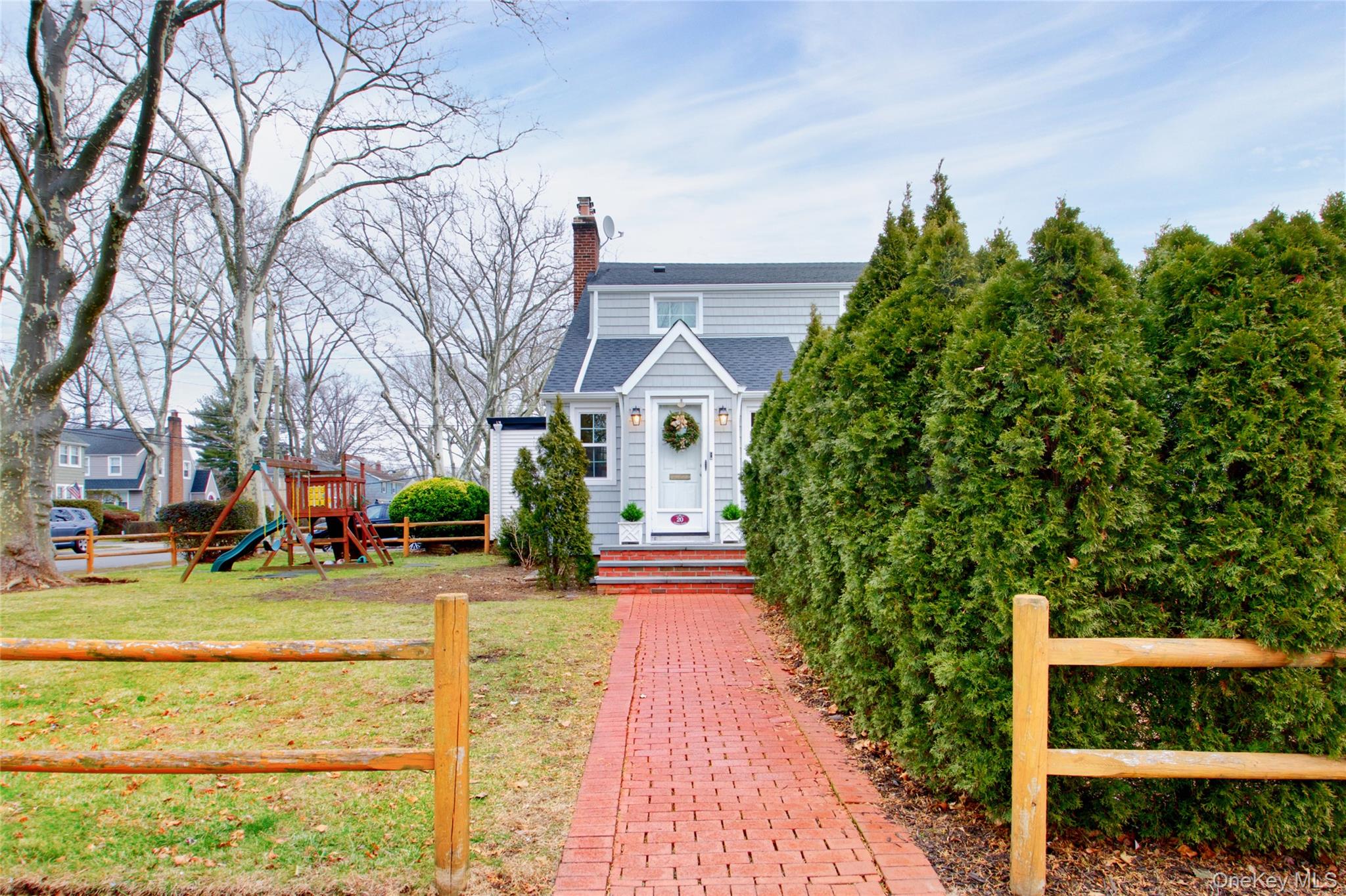 #1 photo, 20 Salisbury Avenue, Stewart Manor , NY 11530