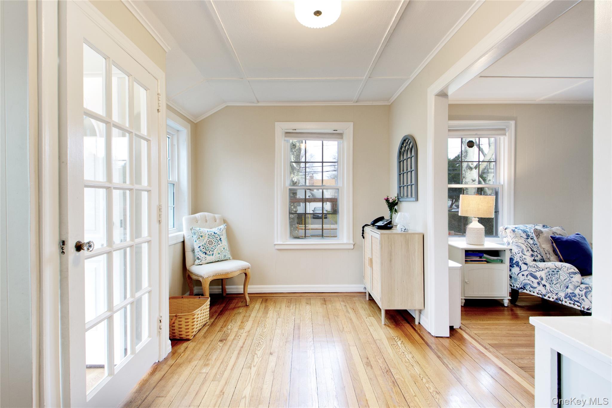 #12 photo, 20 Salisbury Avenue, ناسو Stewart Manor , NY 11530