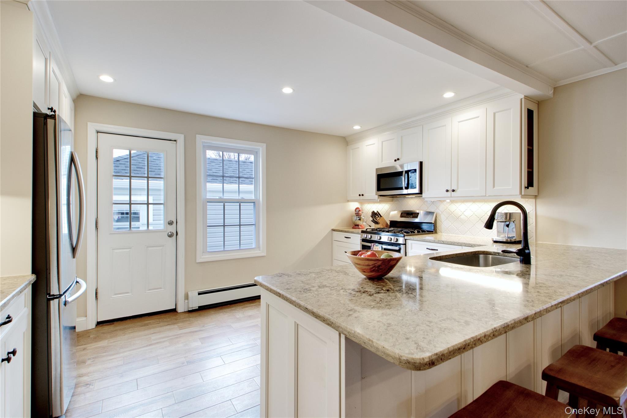 #17 photo, 20 Salisbury Avenue, ناسو Stewart Manor , NY 11530